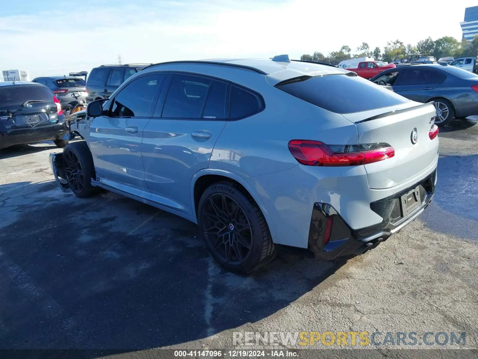 3 fotografías del automóvil dañado 5YM23EC0XP9P23425 BMW X4 M 2023