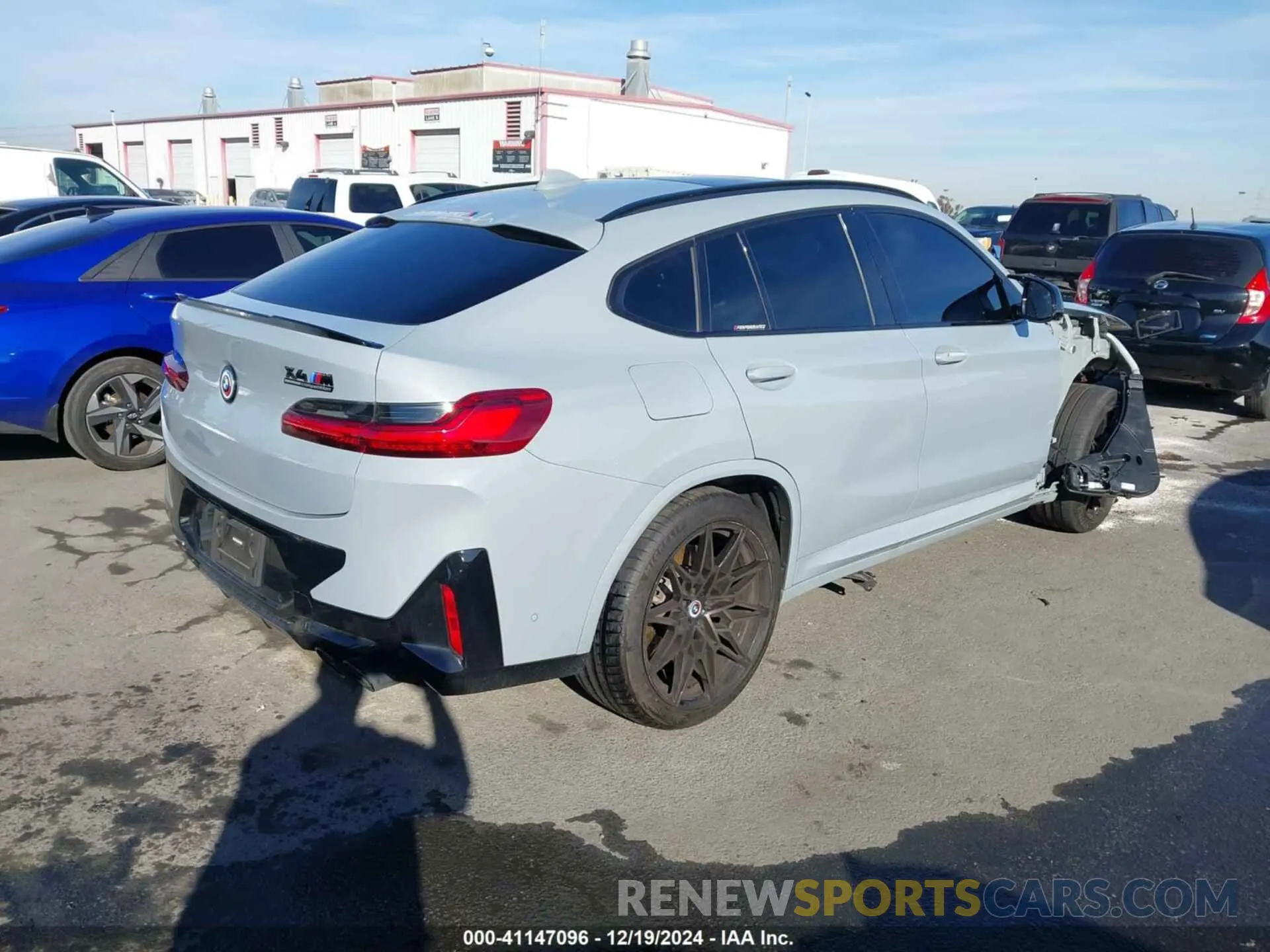 4 fotografías del automóvil dañado 5YM23EC0XP9P23425 BMW X4 M 2023