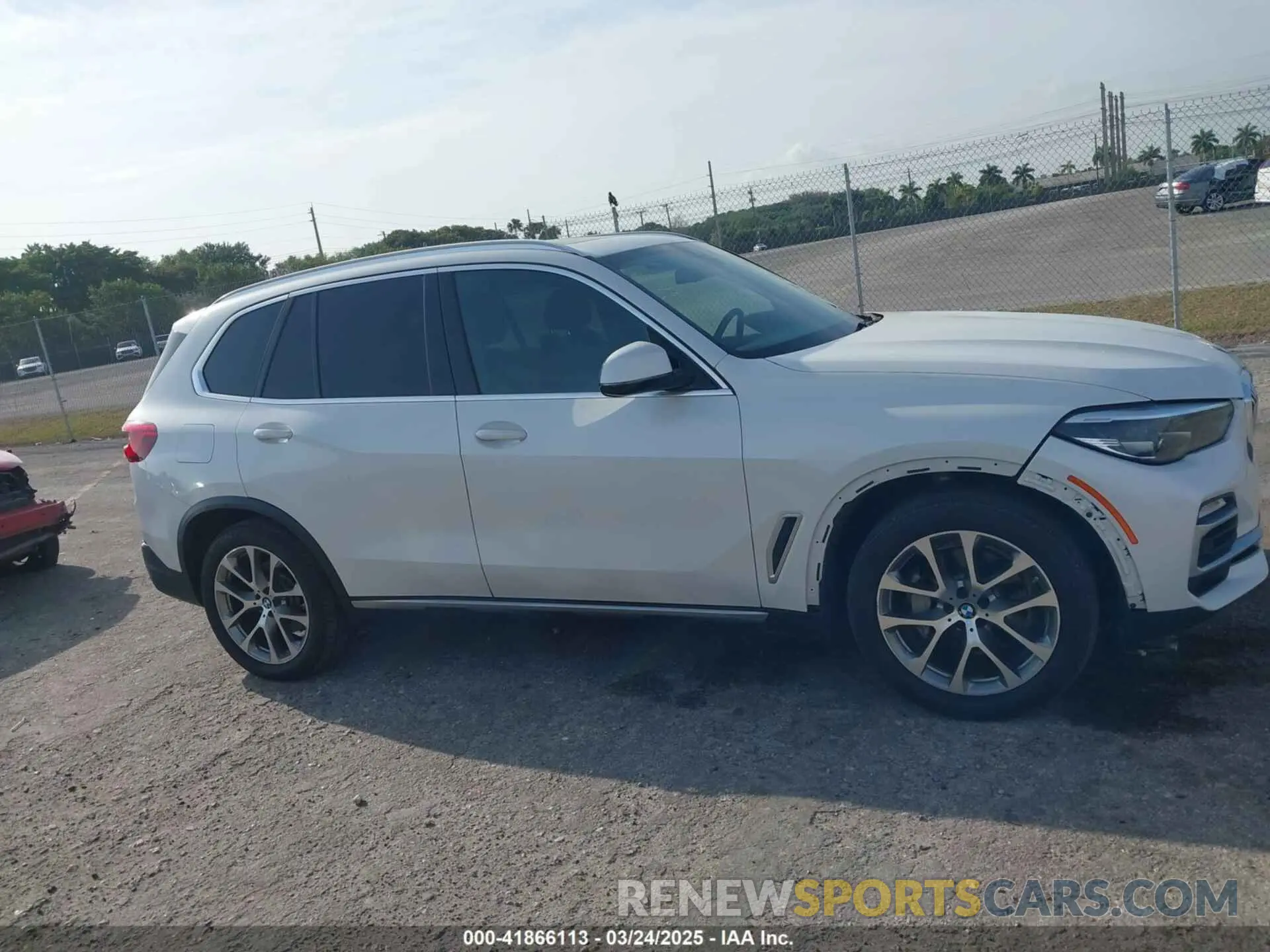 14 fotografías del automóvil dañado 5UXCR6C50KLL04572 BMW X5 2019