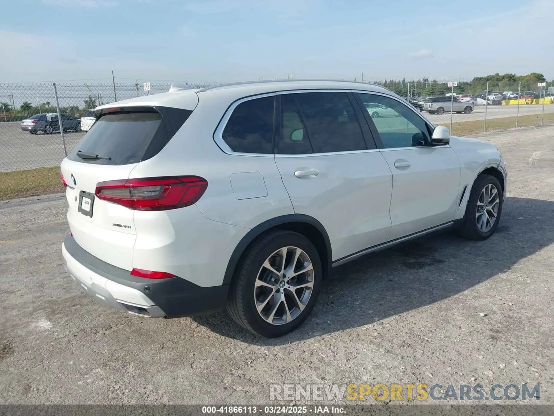 4 fotografías del automóvil dañado 5UXCR6C50KLL04572 BMW X5 2019