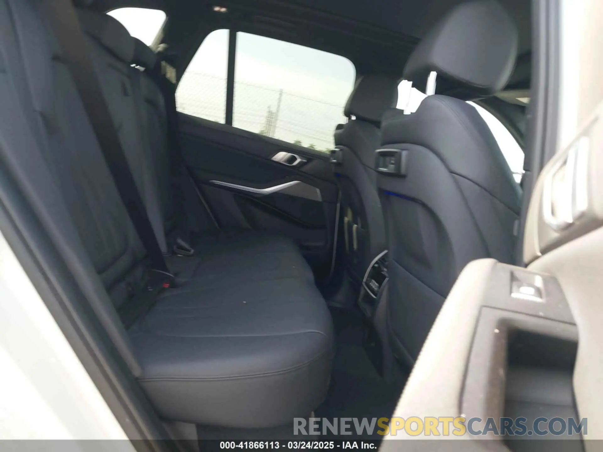 8 fotografías del automóvil dañado 5UXCR6C50KLL04572 BMW X5 2019