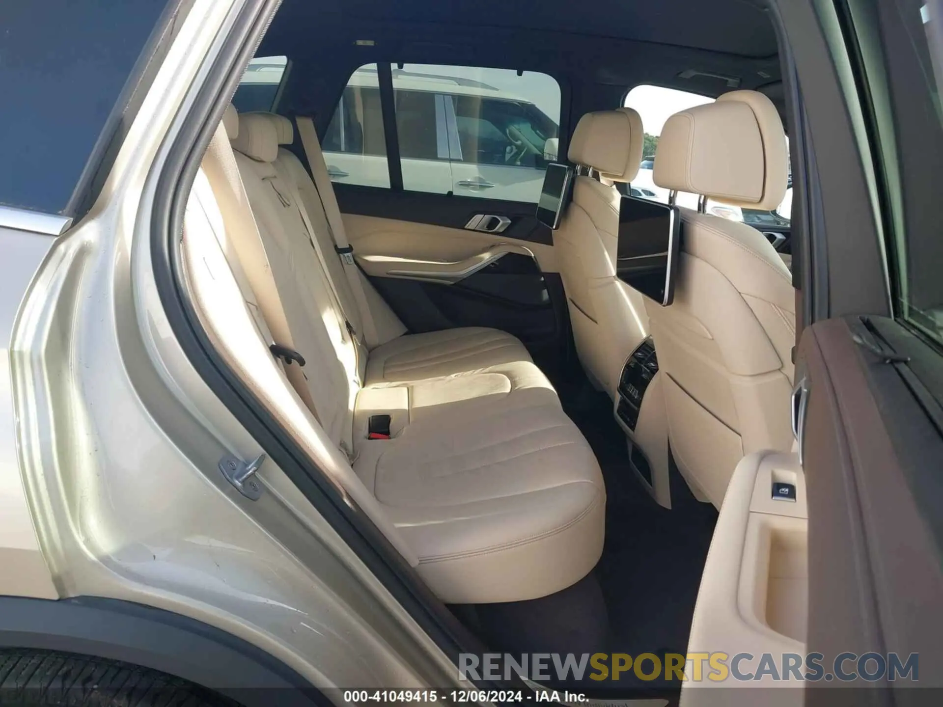 8 fotografías del automóvil dañado 5UXCR6C51KLL02877 BMW X5 2019