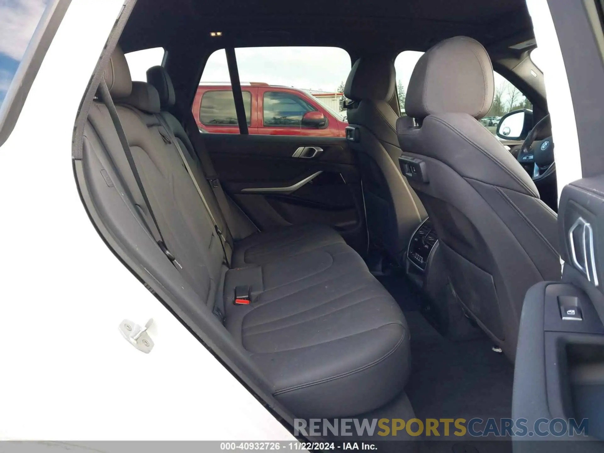 8 fotografías del automóvil dañado 5UXCR6C53KLL04050 BMW X5 2019