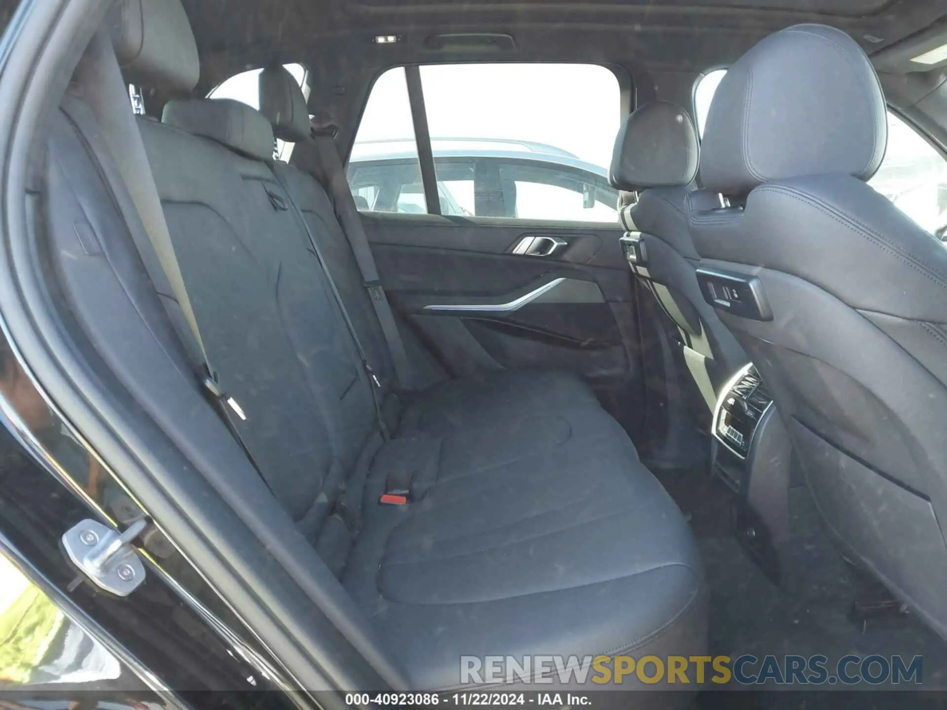 8 fotografías del automóvil dañado 5UXCR6C54KLL39096 BMW X5 2019
