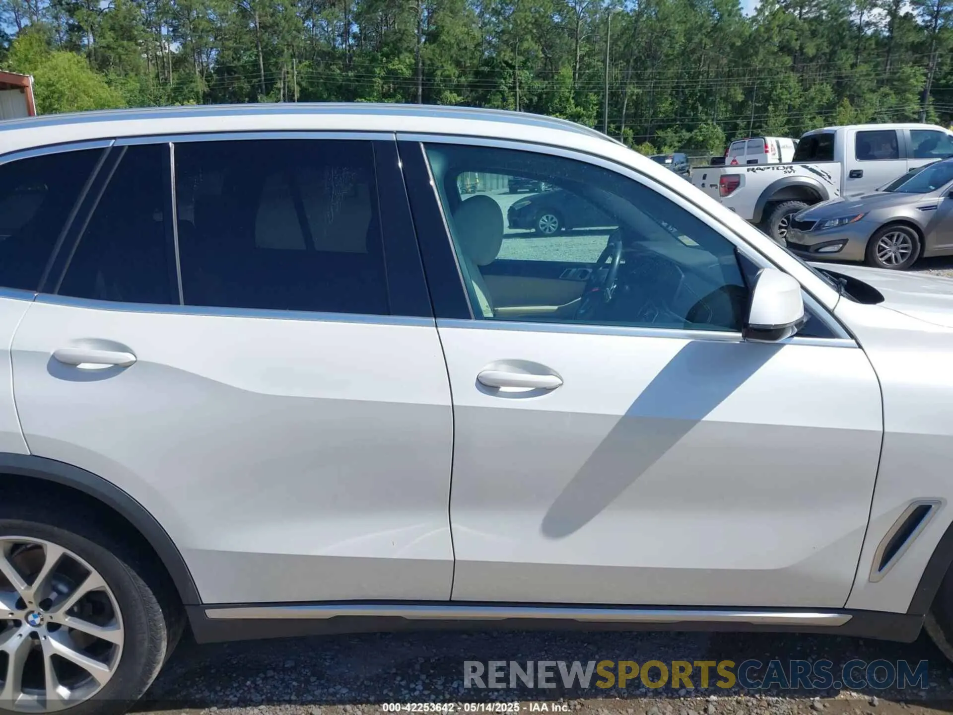 13 fotografías del automóvil dañado 5UXCR6C58KLL60811 BMW X5 2019