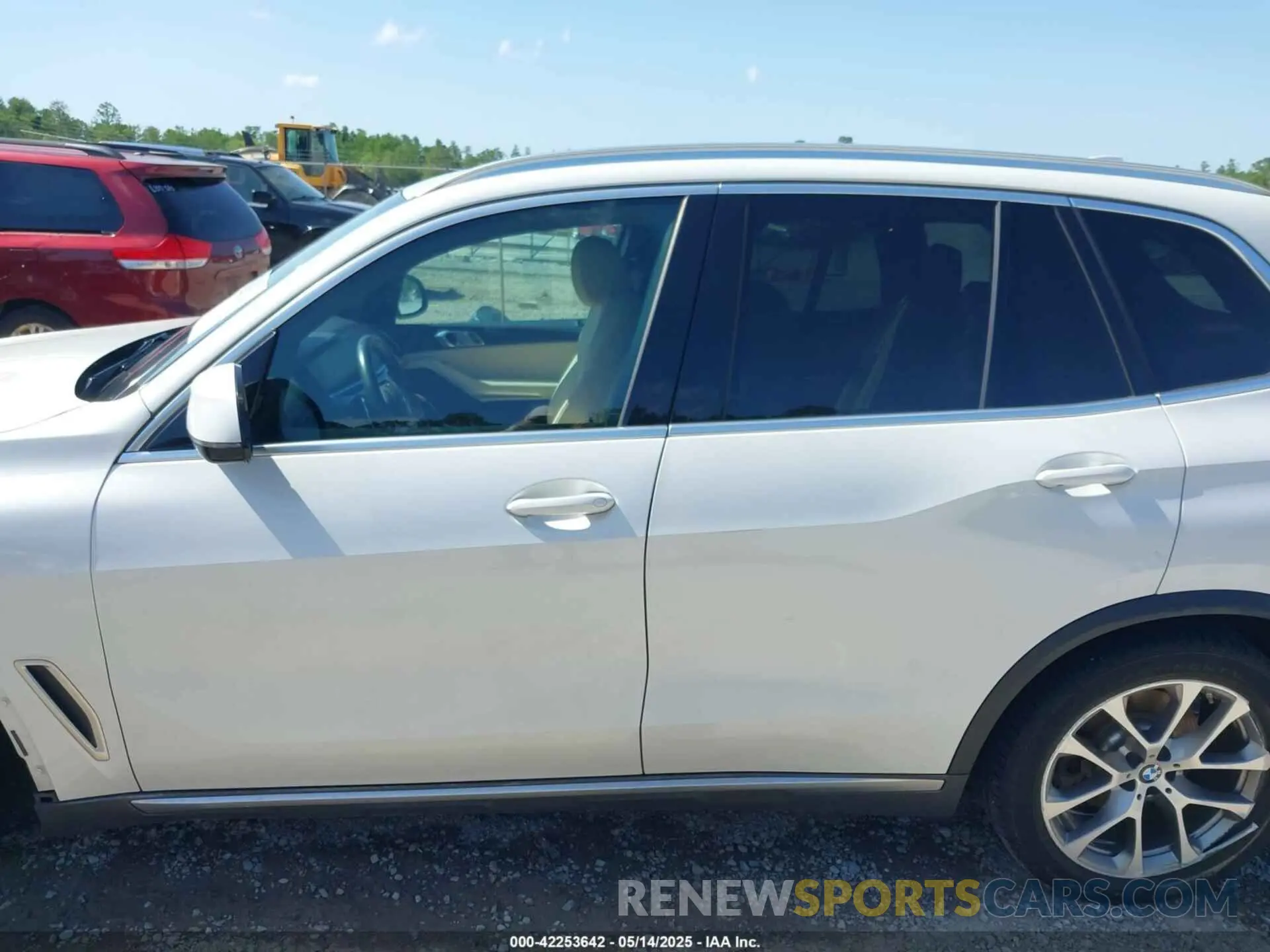 14 fotografías del automóvil dañado 5UXCR6C58KLL60811 BMW X5 2019