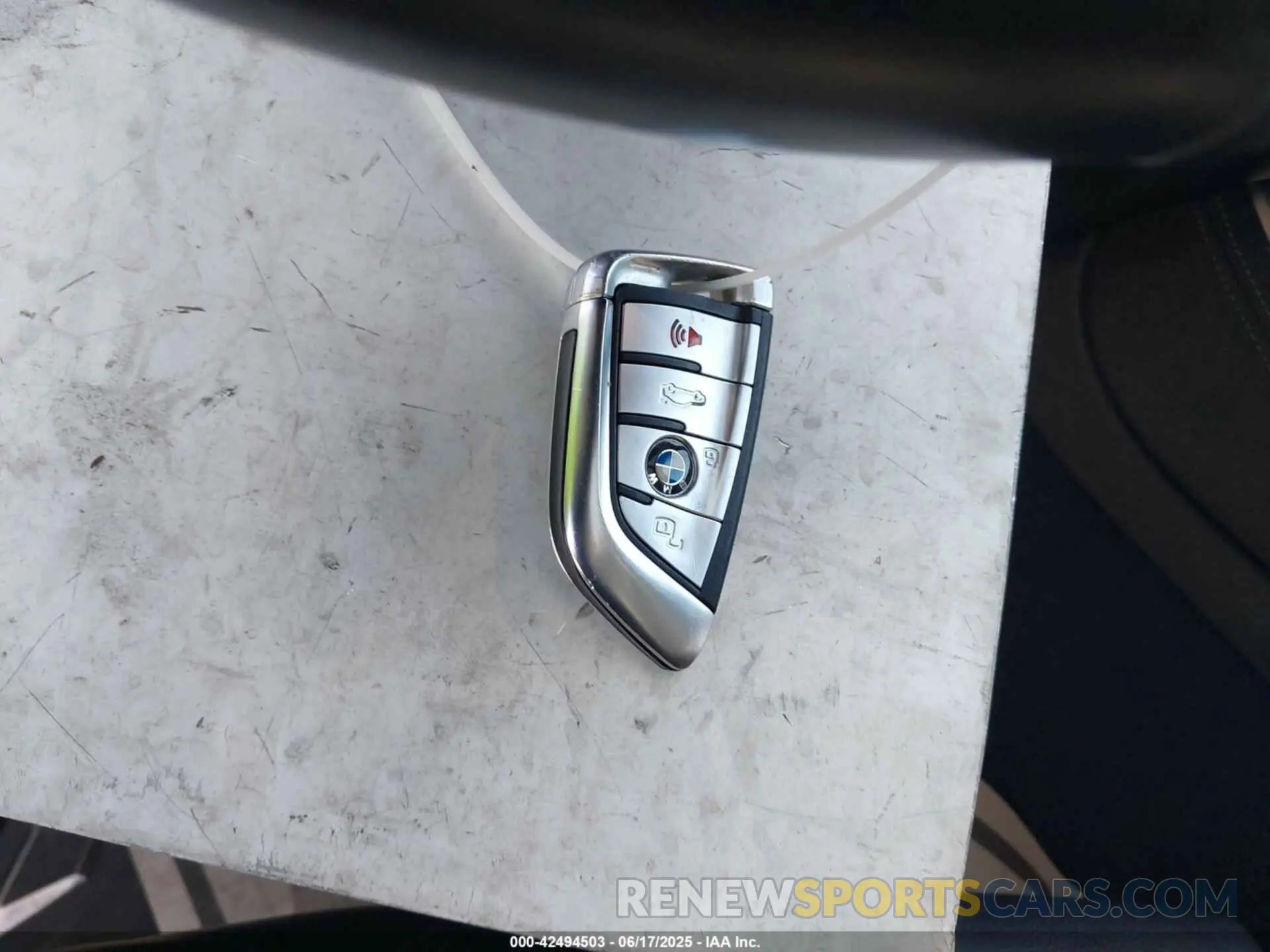 11 fotografías del automóvil dañado 5UXCR4C03L9C82755 BMW X5 2020