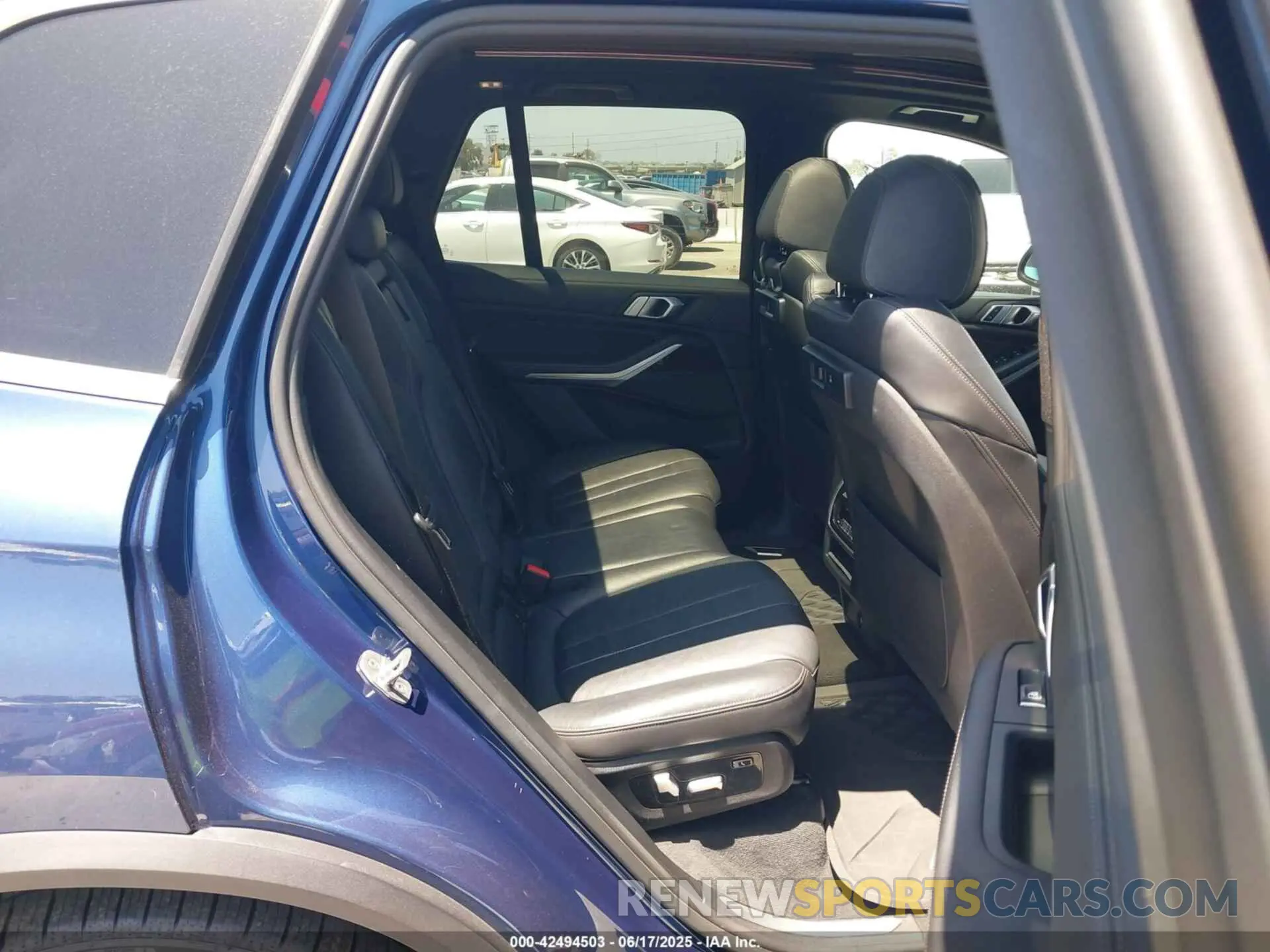 8 fotografías del automóvil dañado 5UXCR4C03L9C82755 BMW X5 2020
