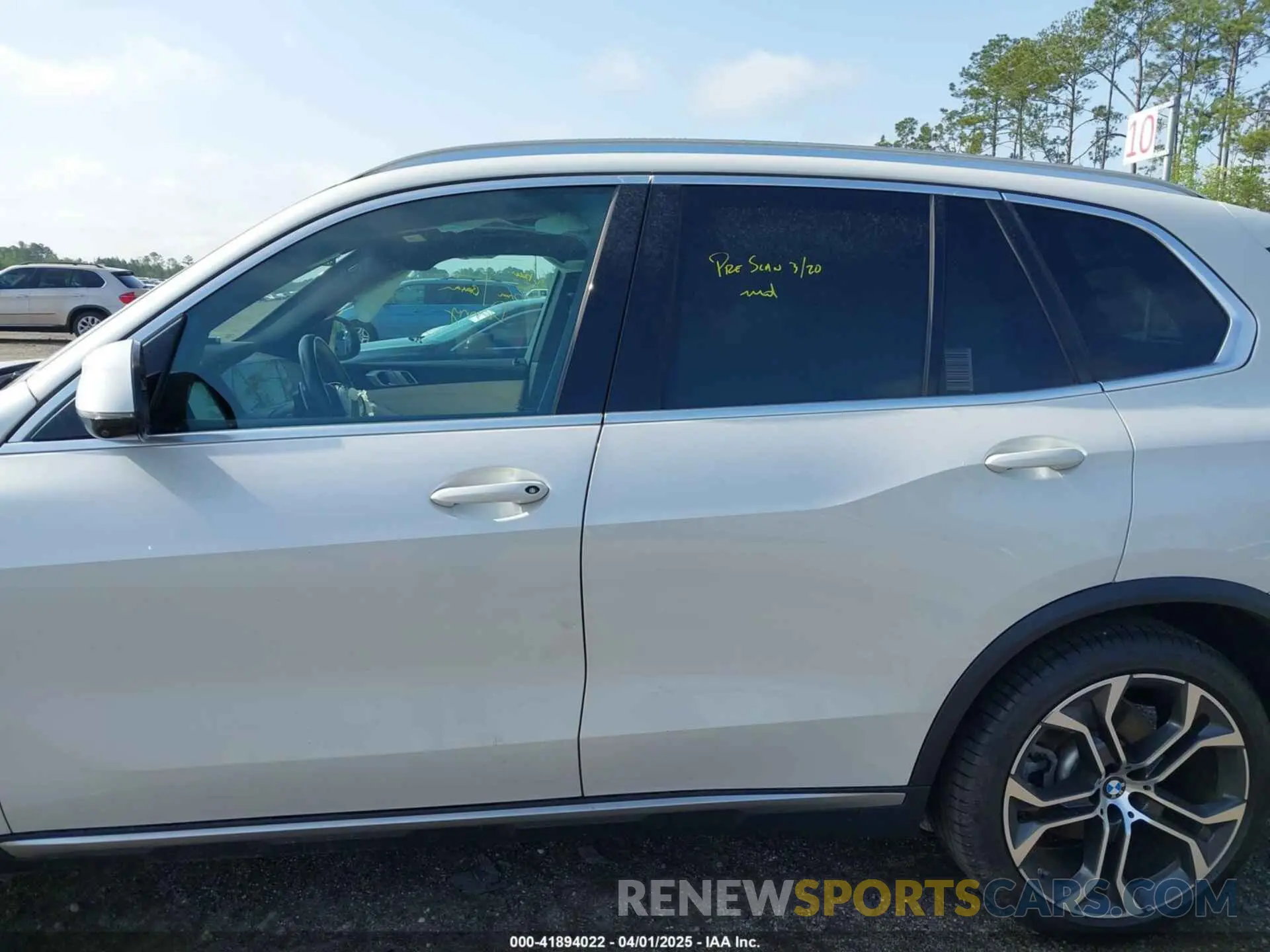 15 fotografías del automóvil dañado 5UXCR4C09L9B91649 BMW X5 2020