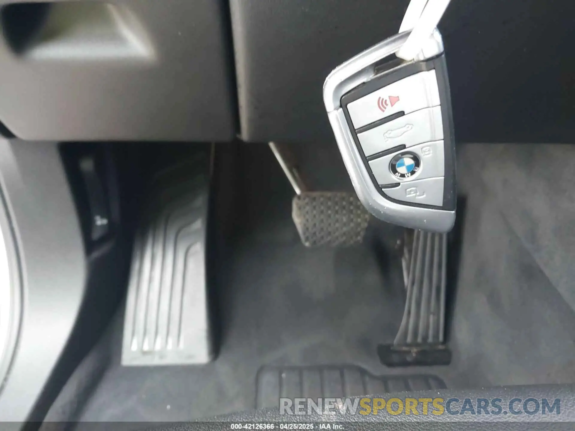 11 fotografías del automóvil dañado 5UXCR6C03L9B18871 BMW X5 2020