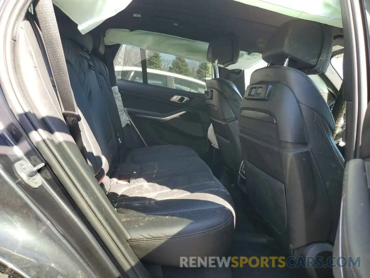 11 fotografías del automóvil dañado 5UXJU2C04LLN68043 BMW X5 2020