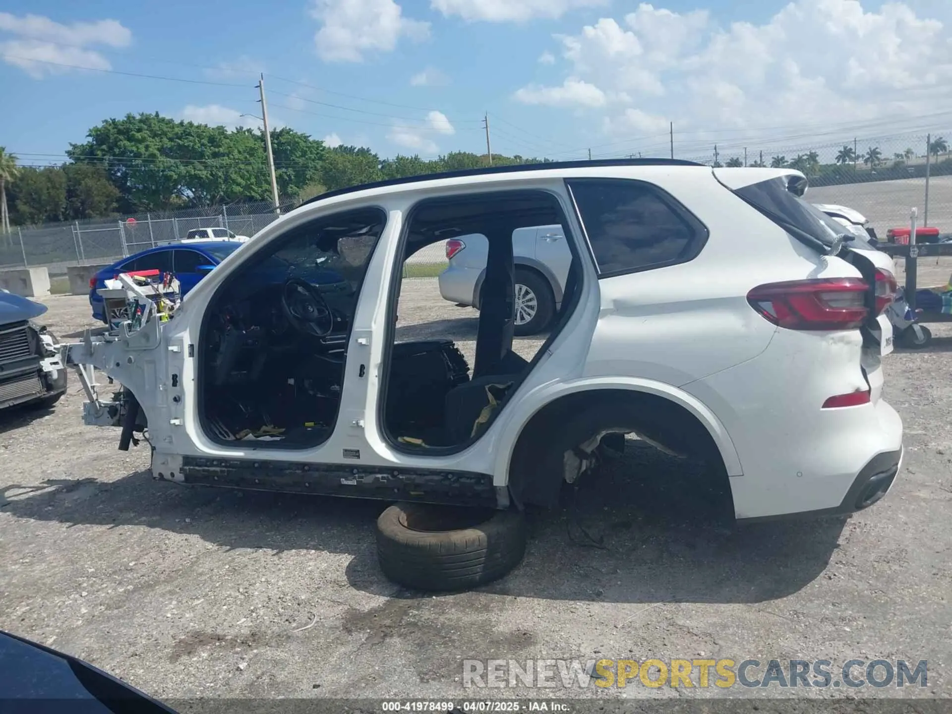 13 fotografías del automóvil dañado 5UXCR4C01M9D77686 BMW X5 2021