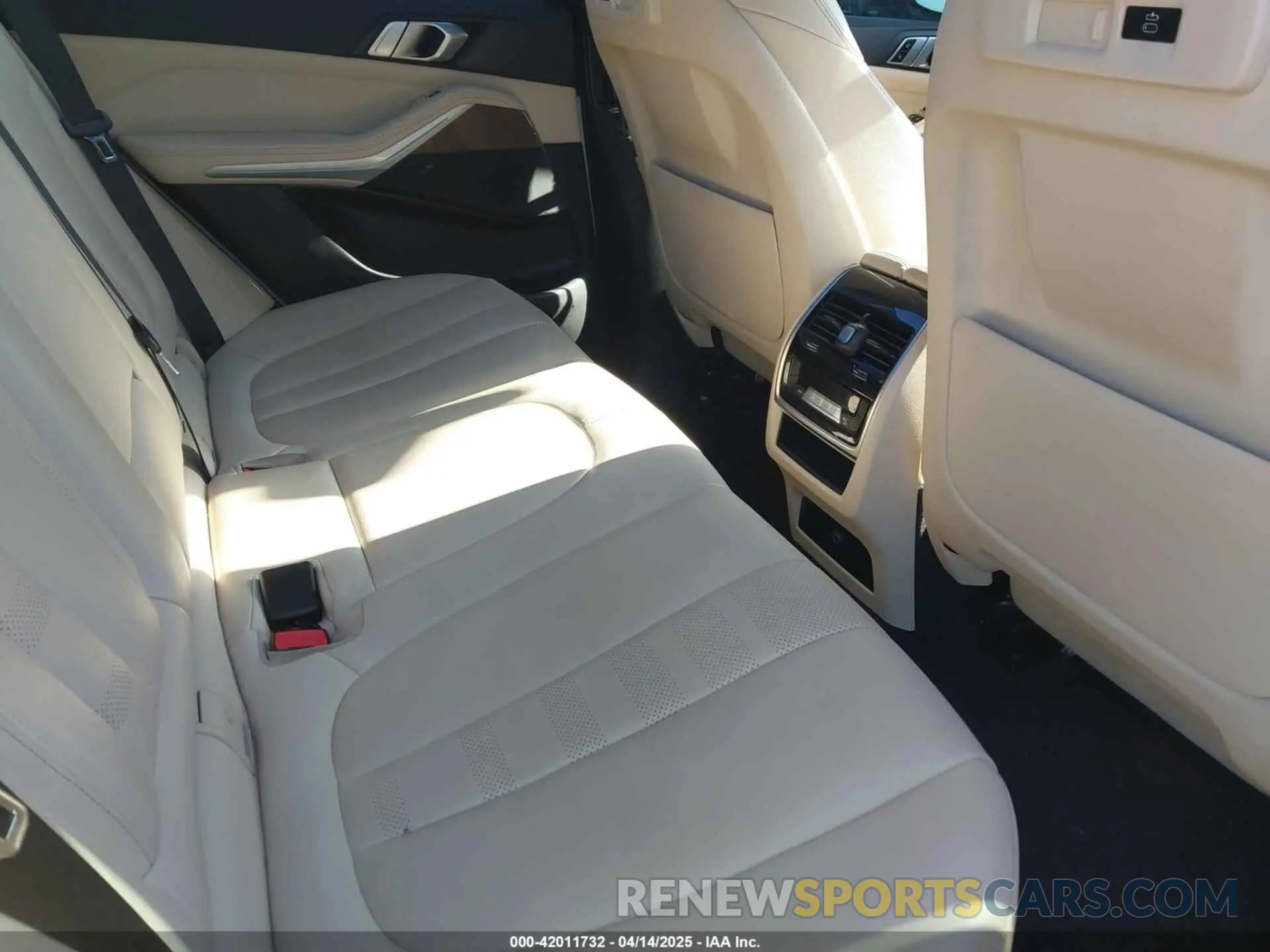 8 fotografías del automóvil dañado 5UXCR4C02M9E44294 BMW X5 2021