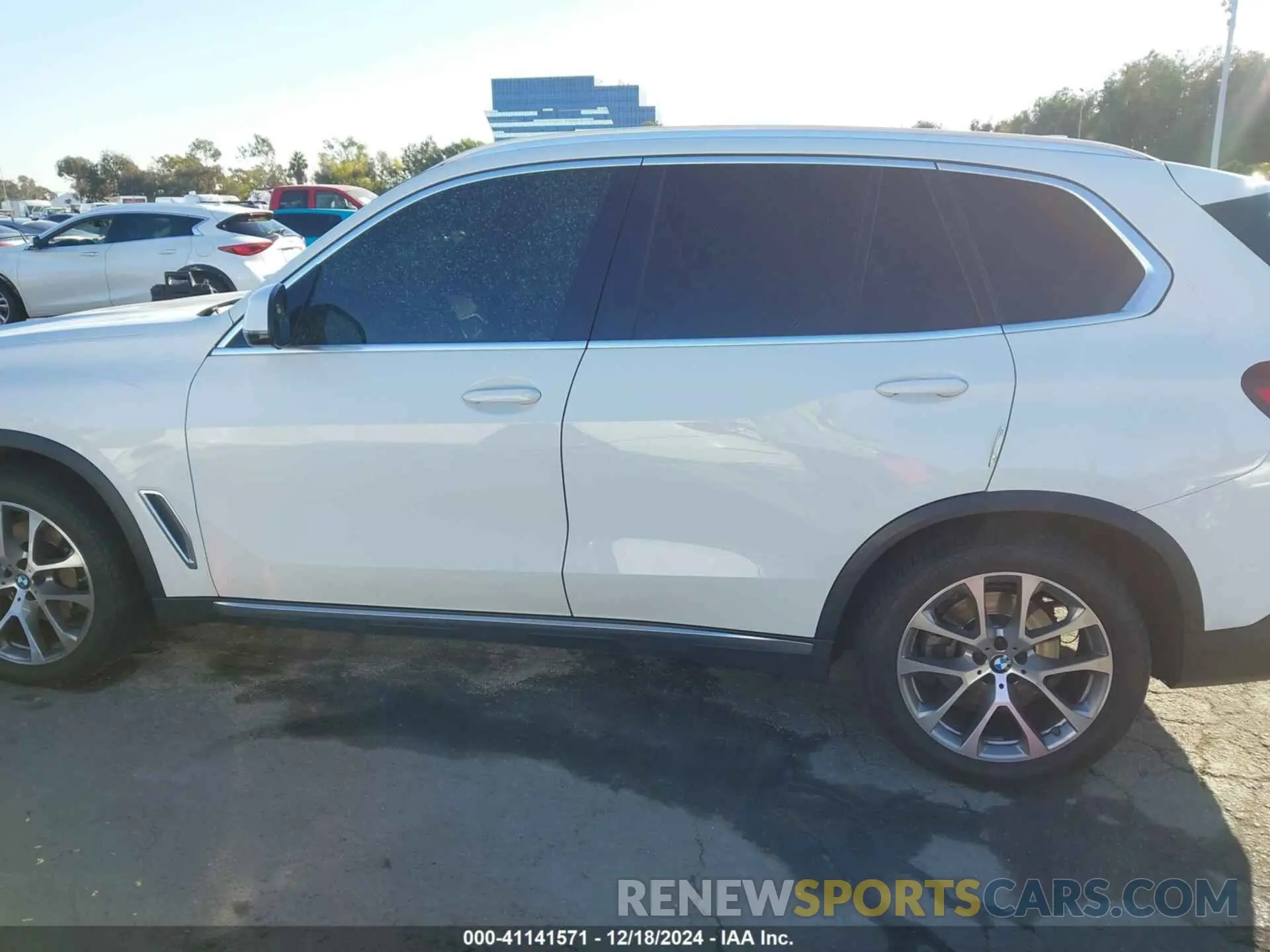 14 fotografías del automóvil dañado 5UXCR4C03M9G14081 BMW X5 2021