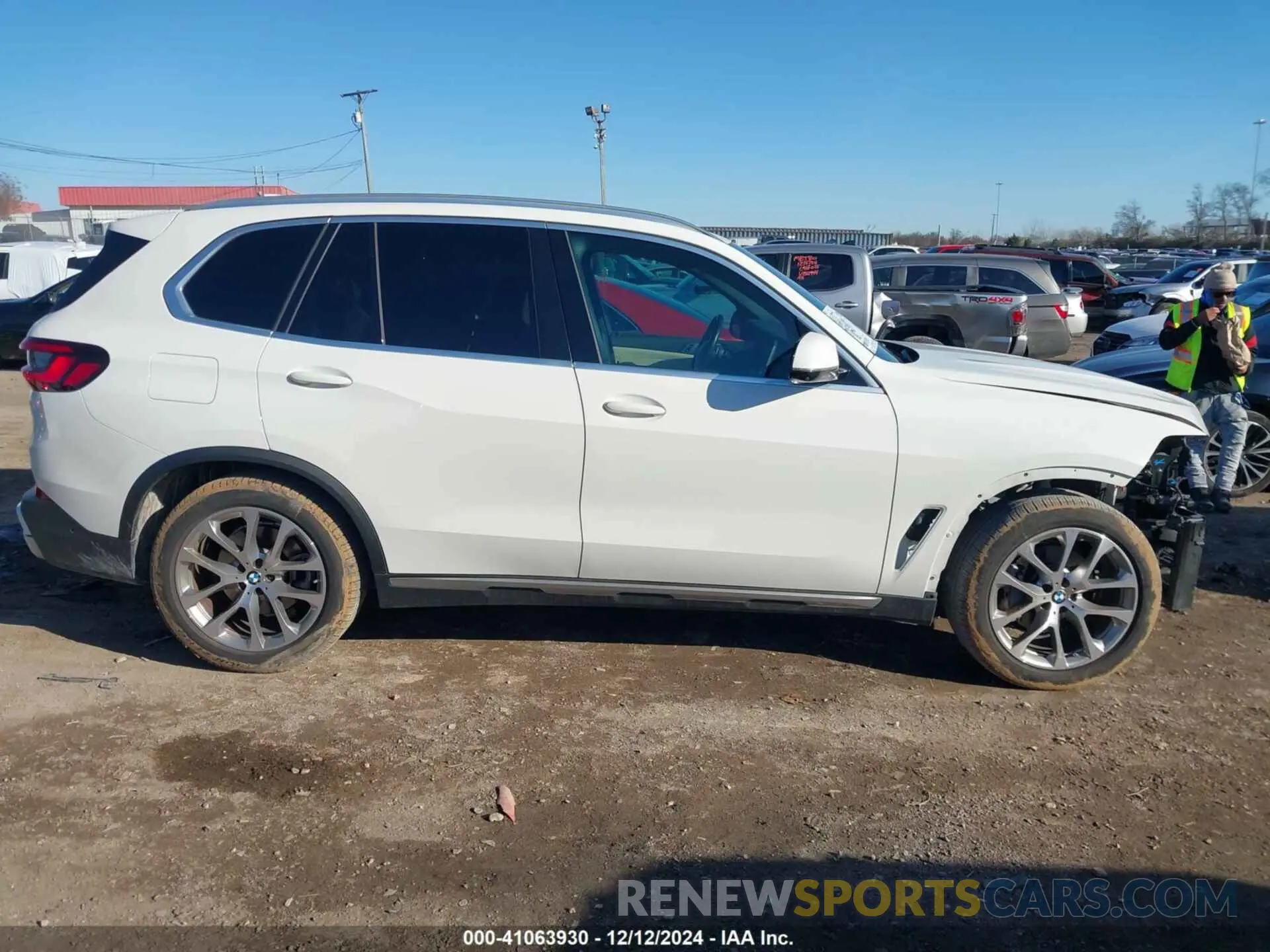 14 fotografías del automóvil dañado 5UXCR4C03M9H03567 BMW X5 2021