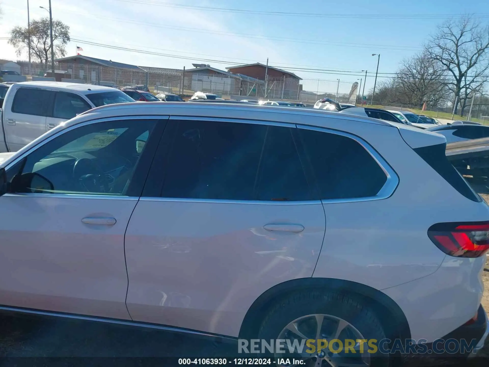 15 fotografías del automóvil dañado 5UXCR4C03M9H03567 BMW X5 2021