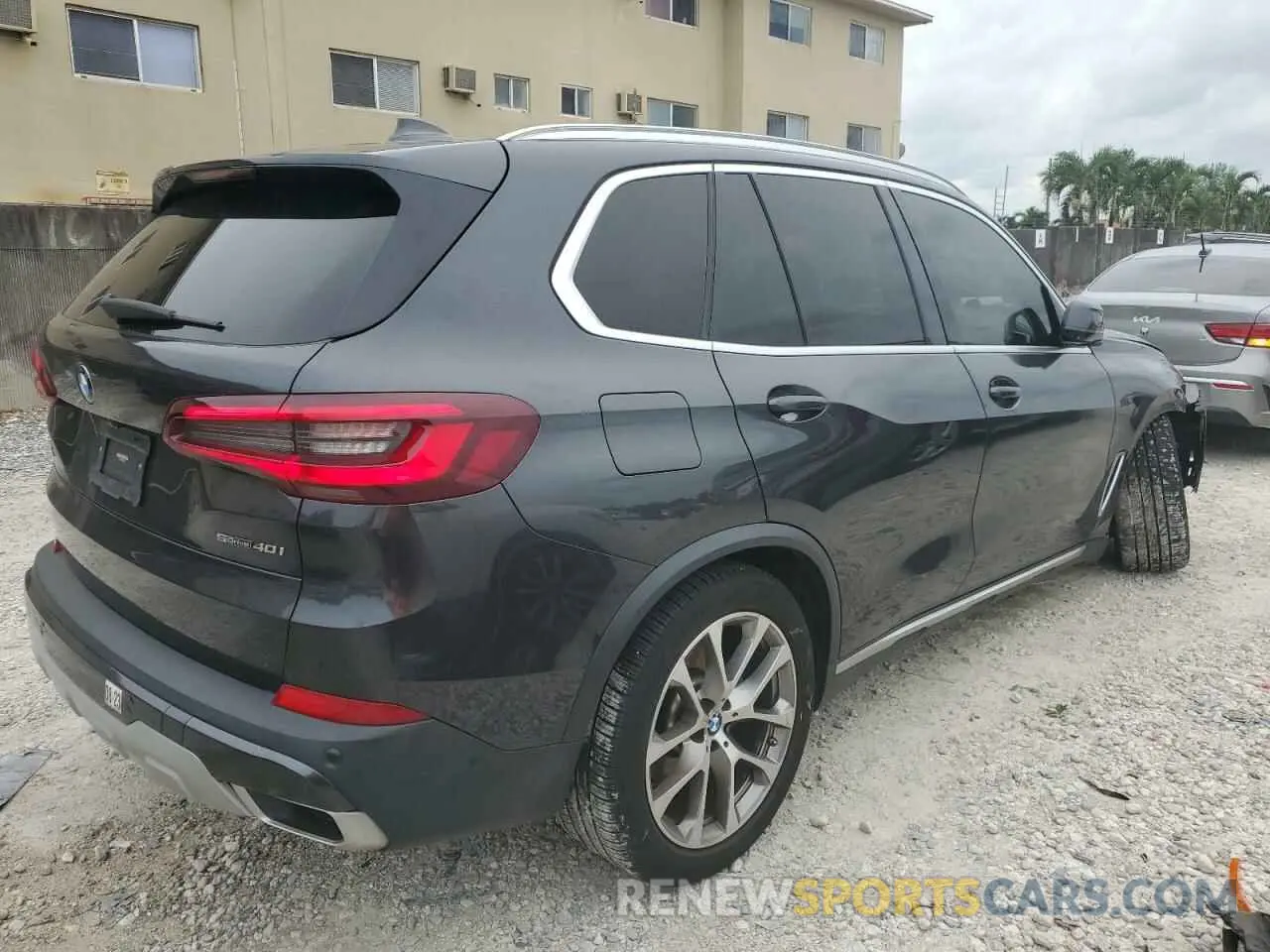 3 fotografías del automóvil dañado 5UXCR4C03M9H08459 BMW X5 2021