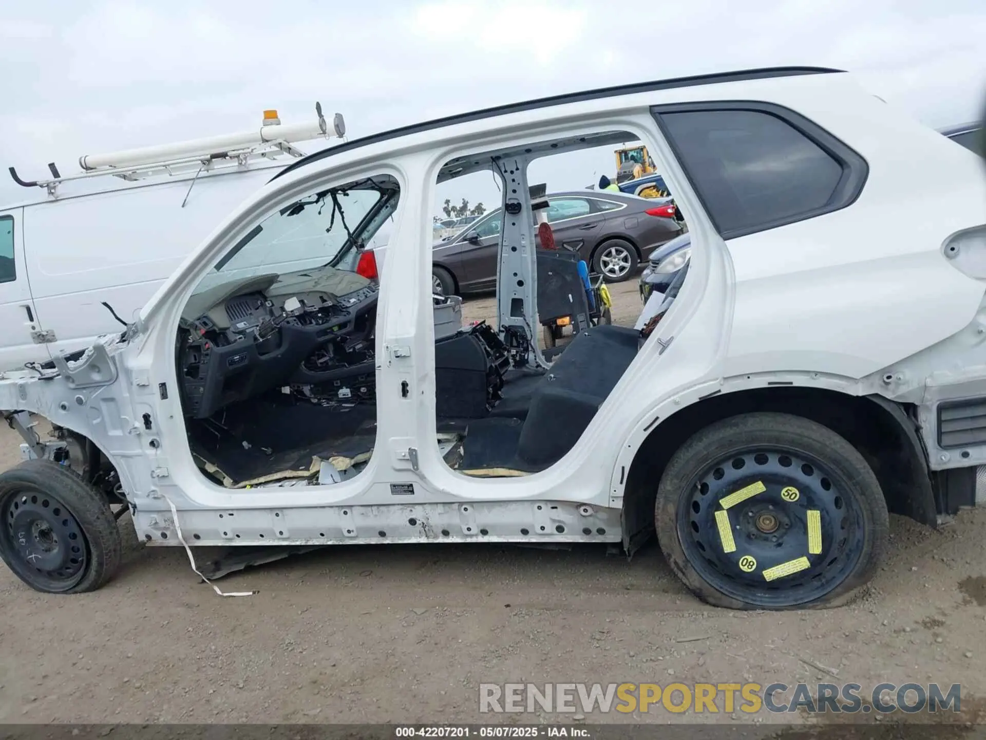 14 fotografías del automóvil dañado 5UXCR4C04M9E59279 BMW X5 2021