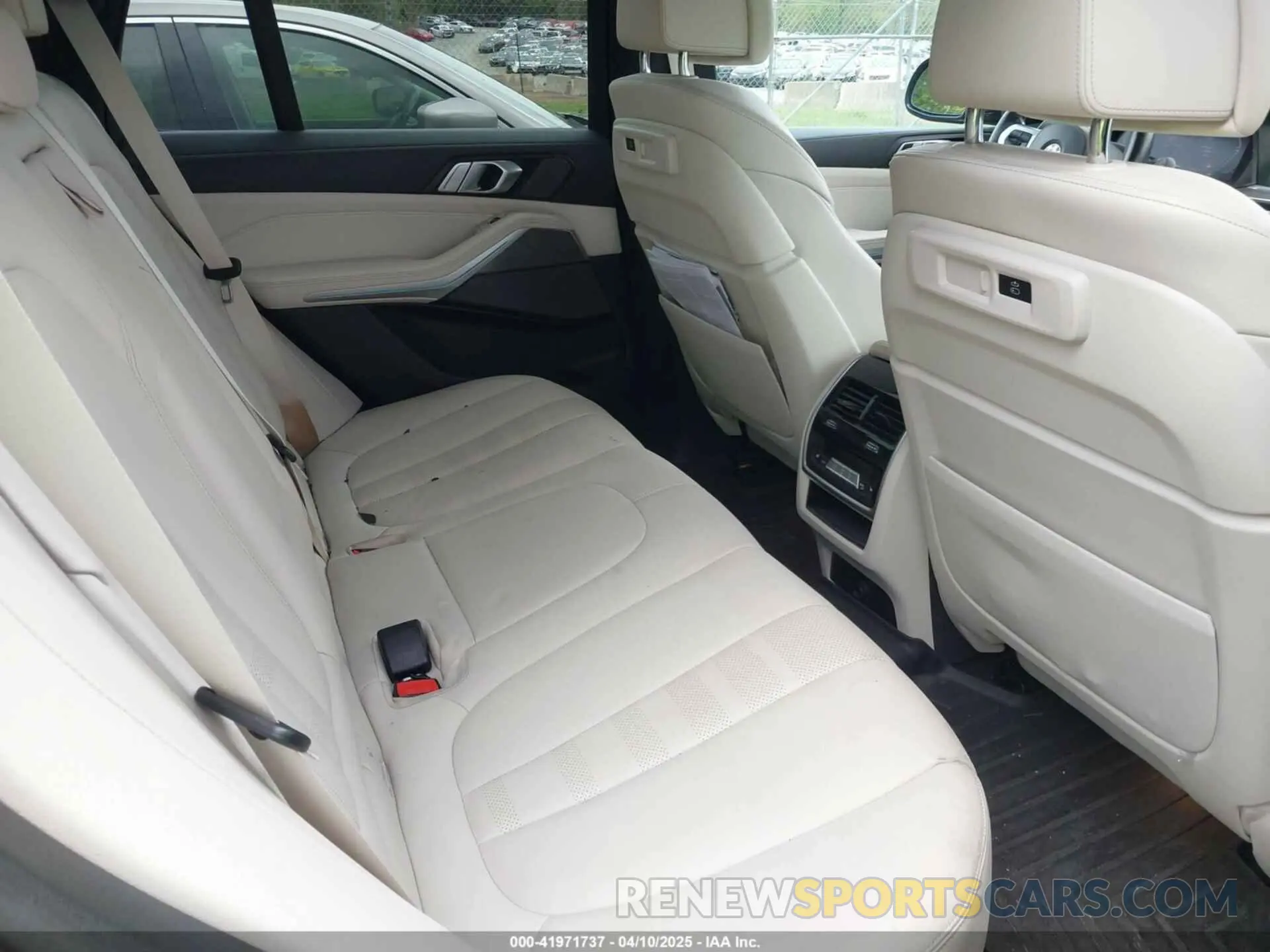 8 fotografías del automóvil dañado 5UXCR4C05M9E09393 BMW X5 2021