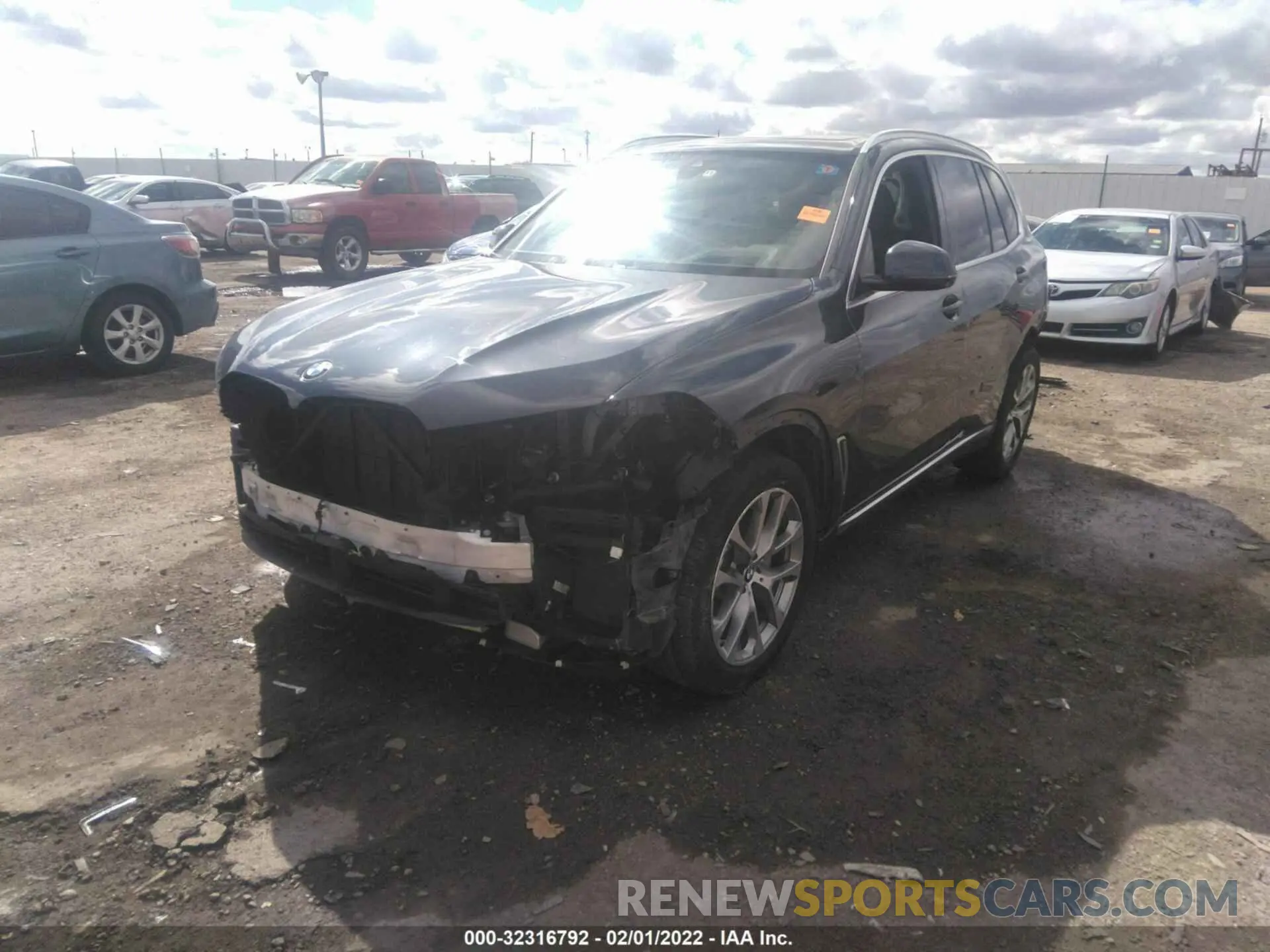 2 fotografías del automóvil dañado 5UXCR4C09M9F47003 BMW X5 2021