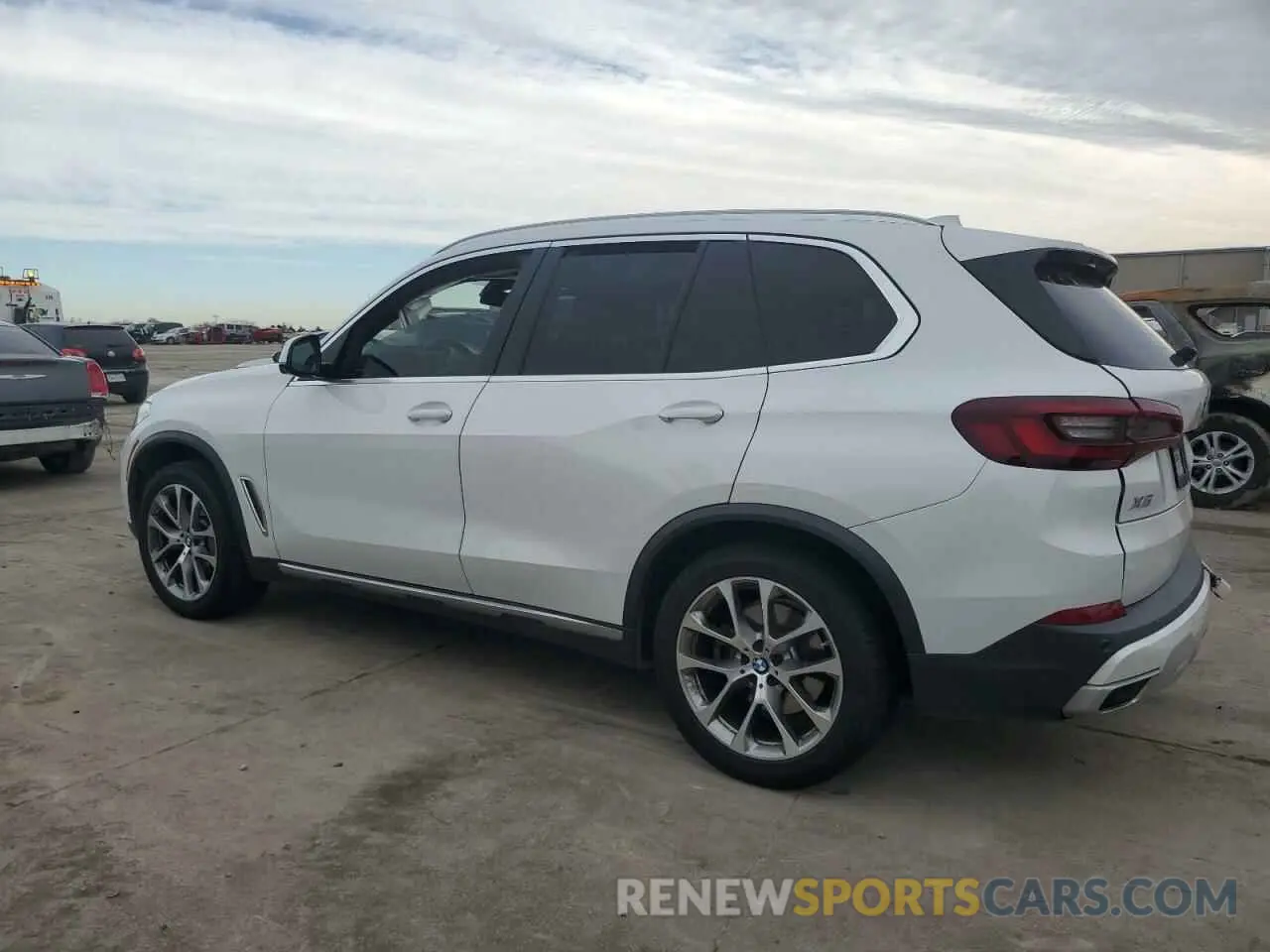 2 fotografías del automóvil dañado 5UXCR4C0XM9H39322 BMW X5 2021