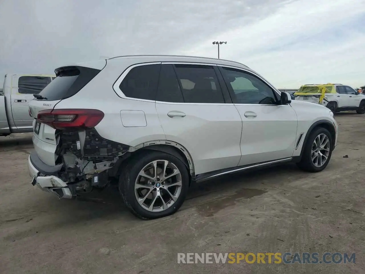 3 fotografías del automóvil dañado 5UXCR4C0XM9H39322 BMW X5 2021