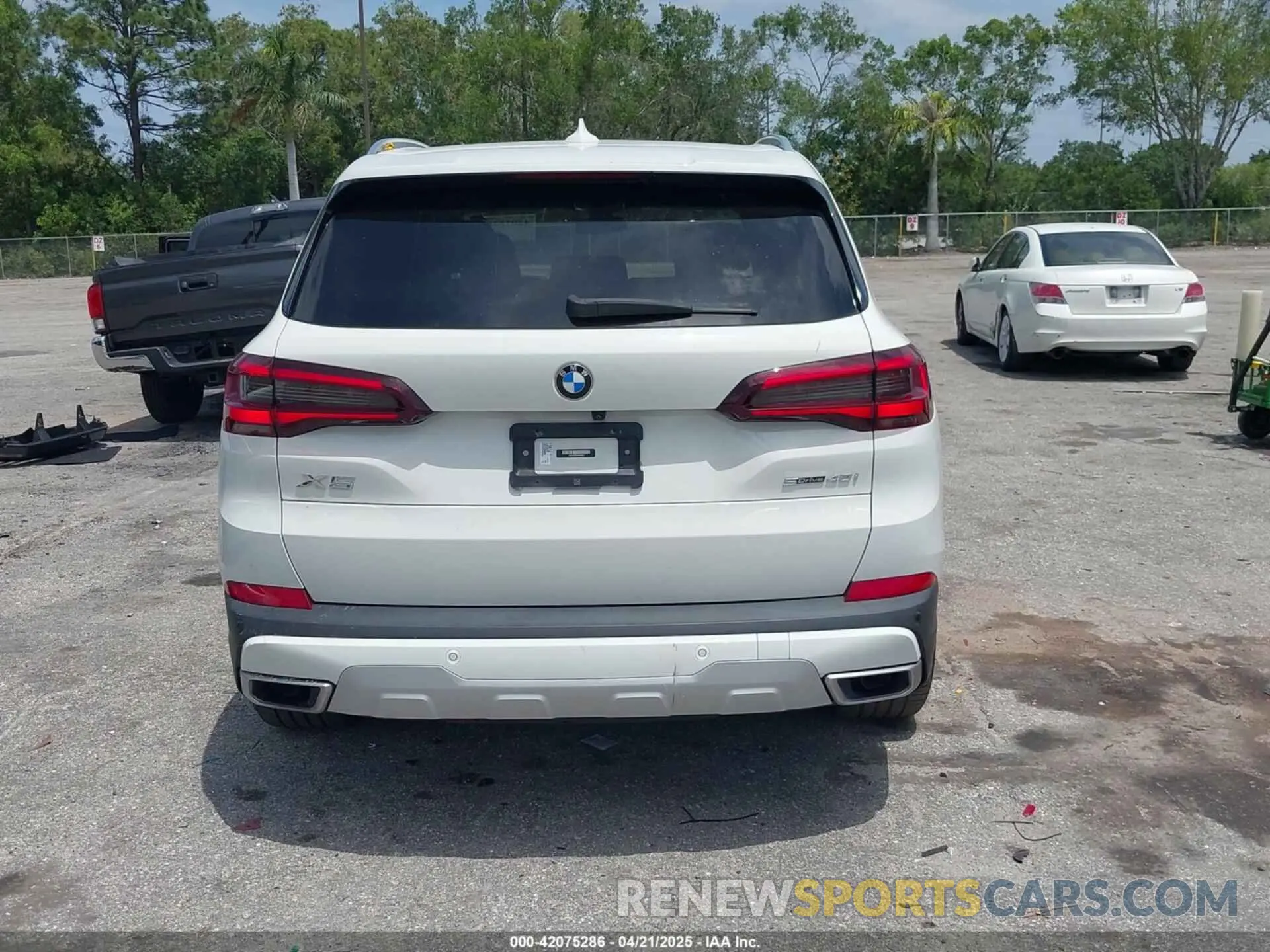17 fotografías del automóvil dañado 5UXCR4C02N9K60021 BMW X5 2022