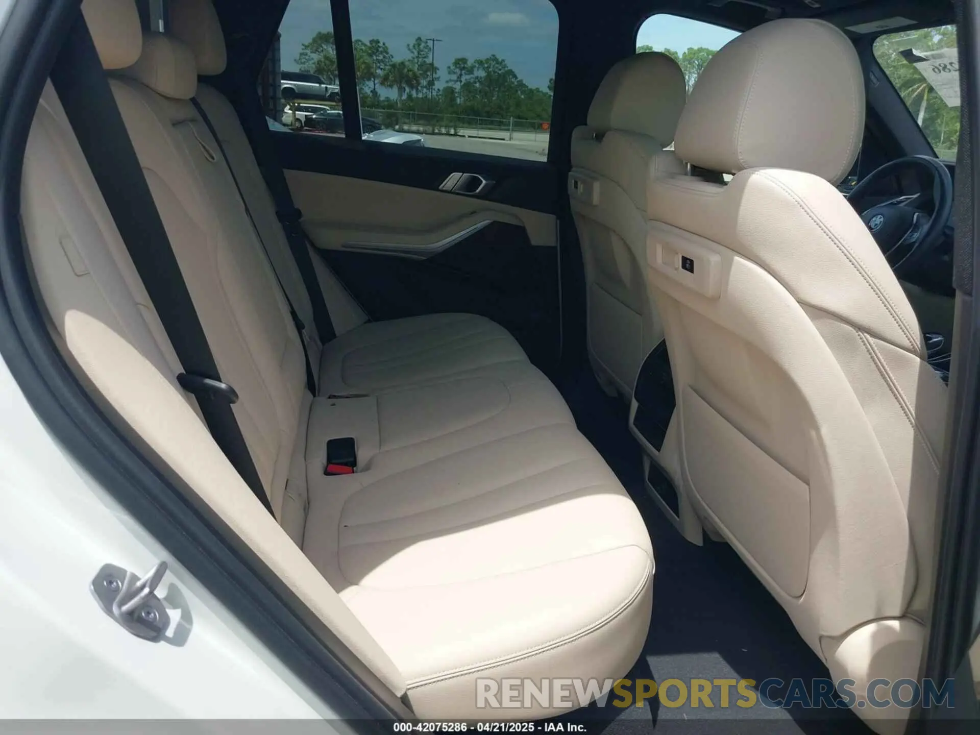 8 fotografías del automóvil dañado 5UXCR4C02N9K60021 BMW X5 2022