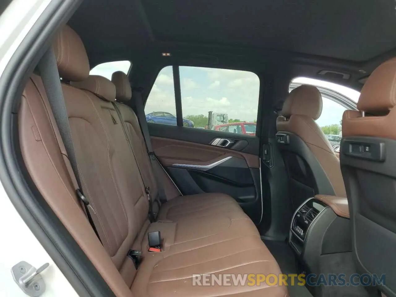 11 fotografías del automóvil dañado 5UXCR4C06N9K56750 BMW X5 2022