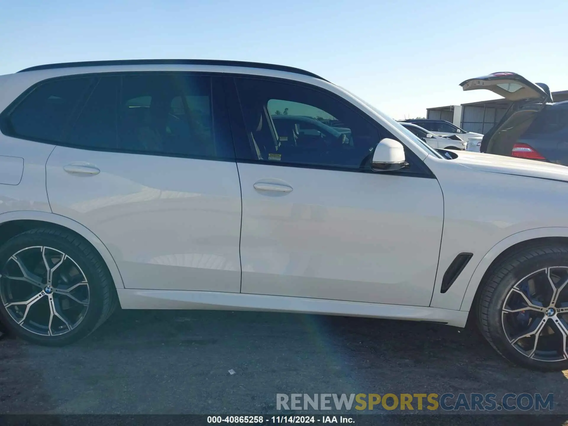 13 fotografías del automóvil dañado 5UXCR4C08N9M66962 BMW X5 2022