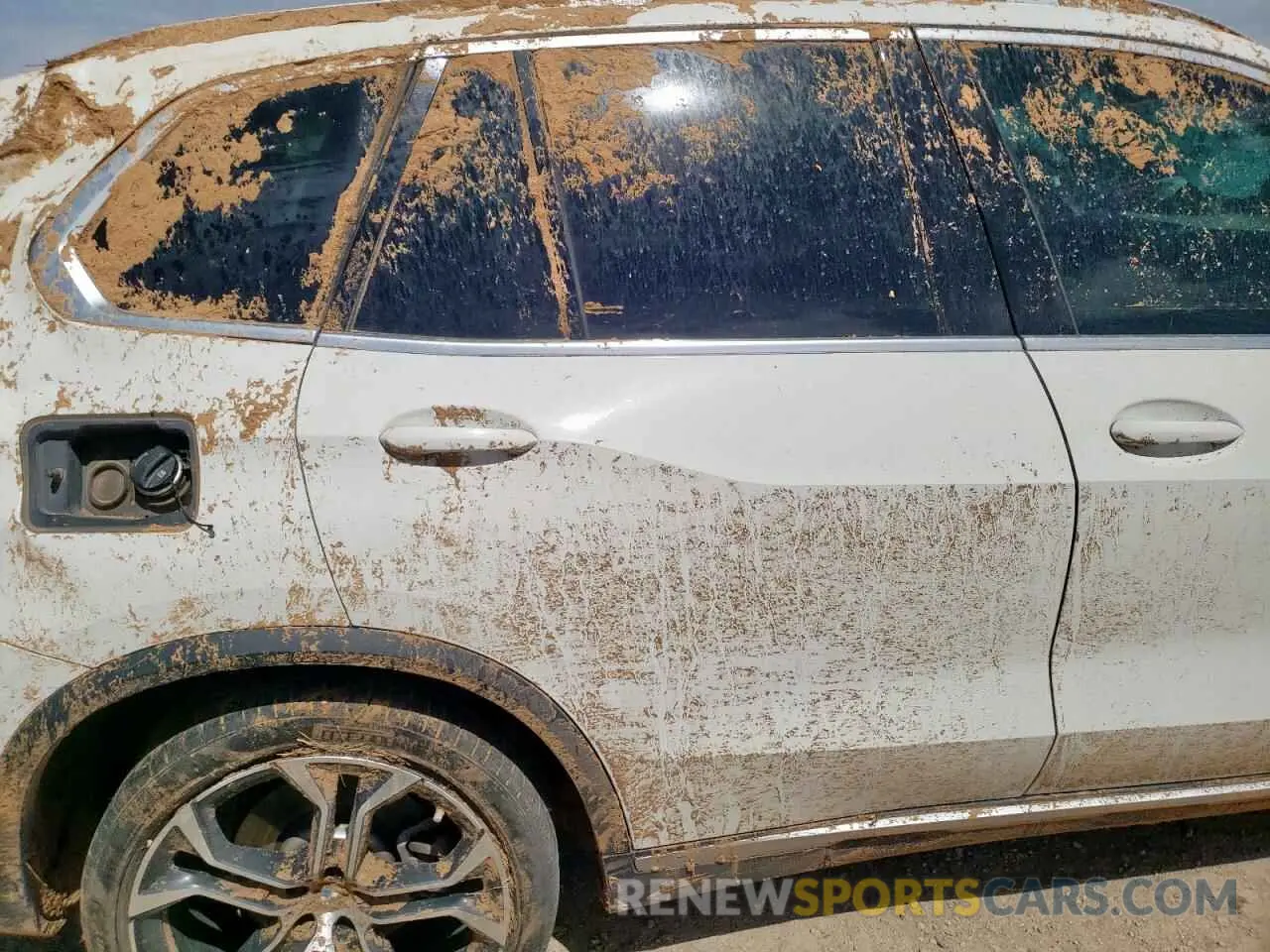 11 fotografías del automóvil dañado 5UXCR4C09N9M85651 BMW X5 2022