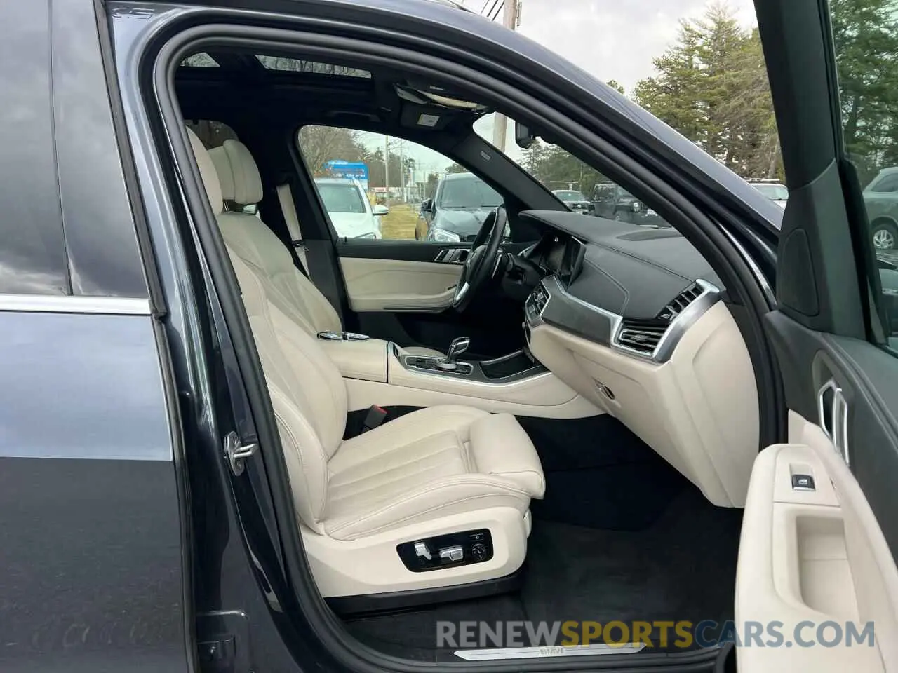 5 fotografías del automóvil dañado 5UXCR6C00N9J48961 BMW X5 2022