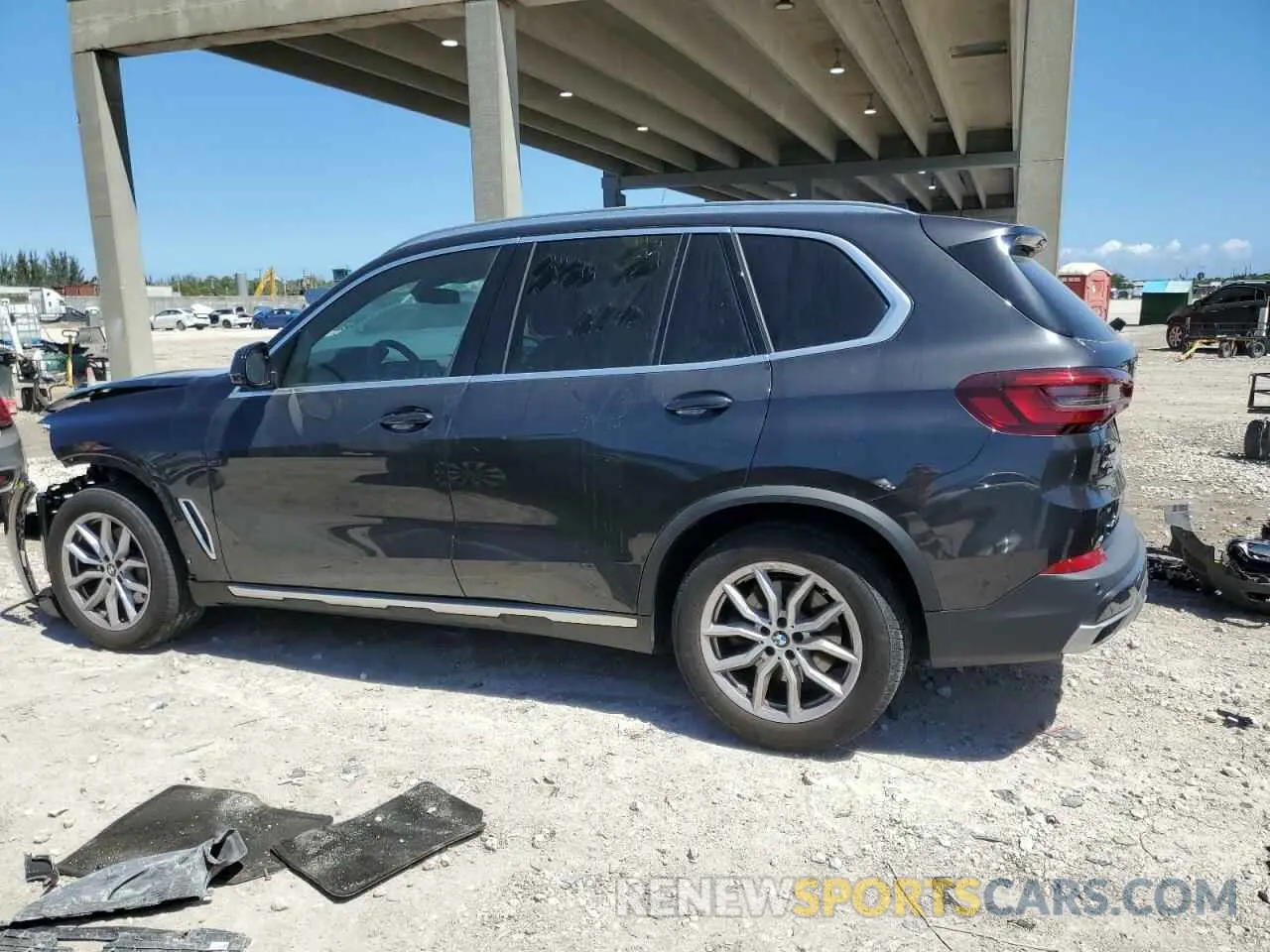 2 fotografías del automóvil dañado 5UXCR6C01N9J78633 BMW X5 2022