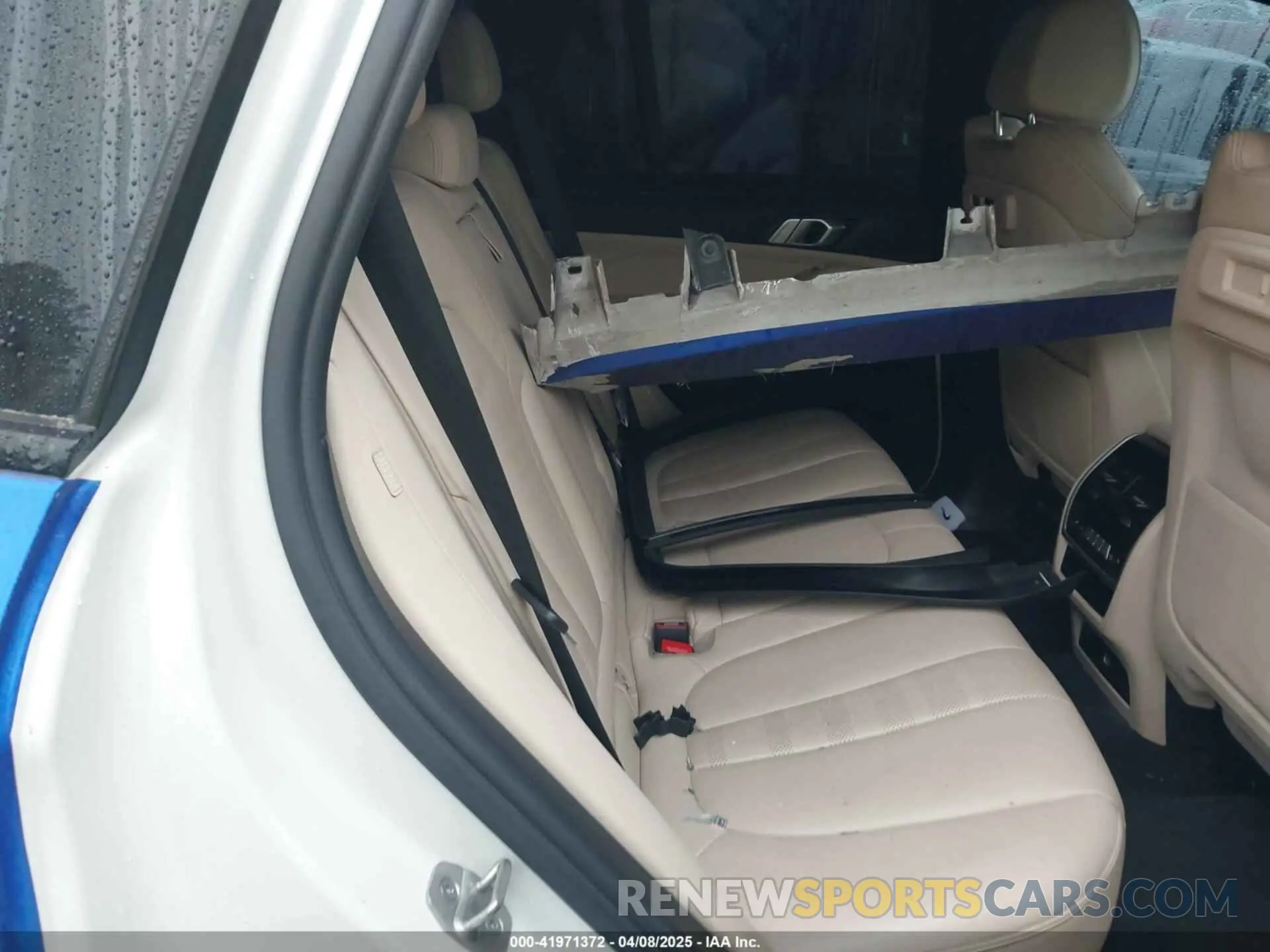 8 fotografías del automóvil dañado 5UXCR6C02N9J13015 BMW X5 2022