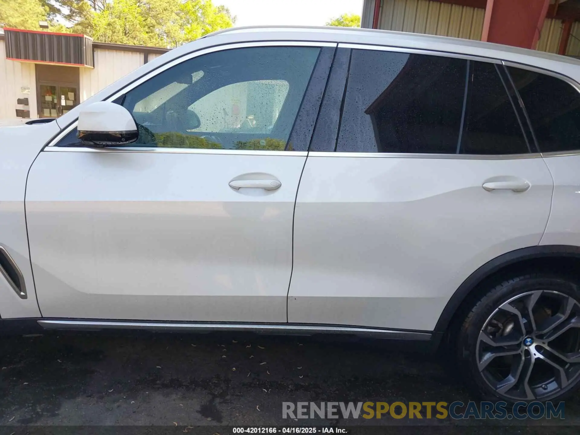 14 fotografías del automóvil dañado 5UXCR6C03N9L92409 BMW X5 2022