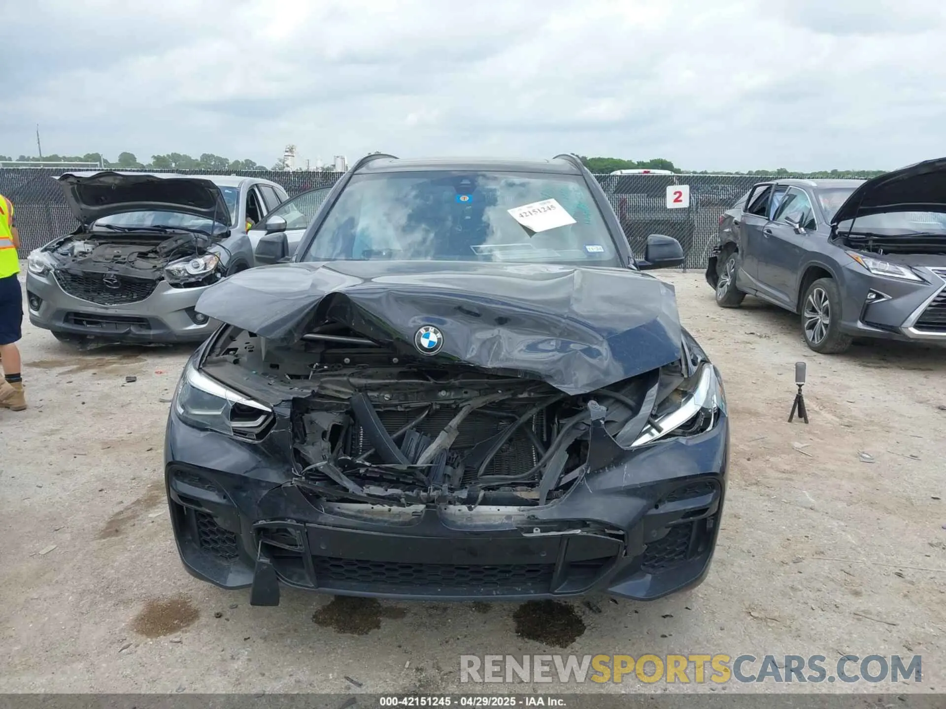 11 fotografías del automóvil dañado 5UXCR6C06N9K77433 BMW X5 2022