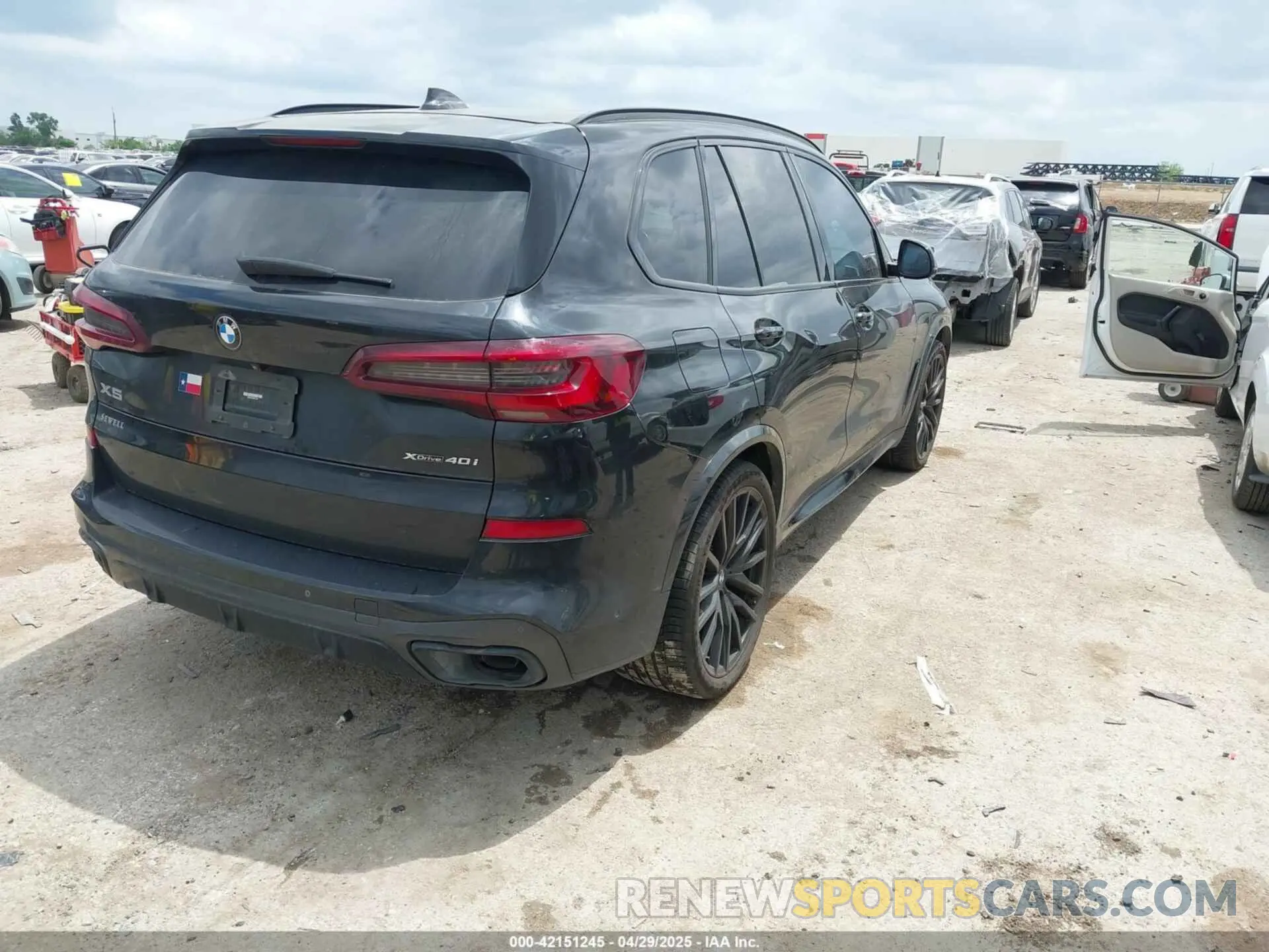 4 fotografías del automóvil dañado 5UXCR6C06N9K77433 BMW X5 2022