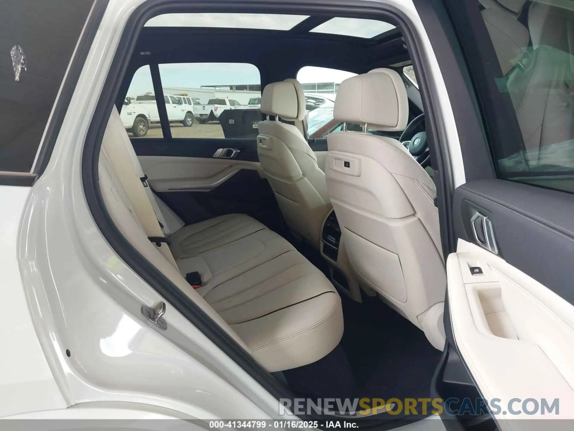 8 fotografías del automóvil dañado 5UXCR6C07N9J78569 BMW X5 2022