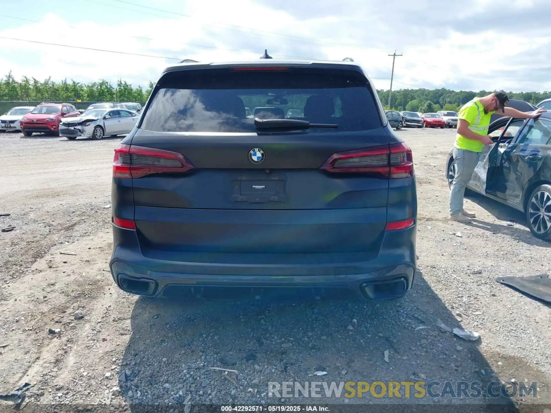 16 fotografías del automóvil dañado 5UXCR6C08N9L39205 BMW X5 2022