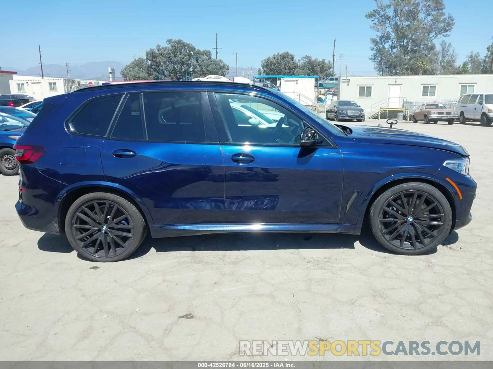 12 fotografías del automóvil dañado 5UXJU4C03N9J96903 BMW X5 2022
