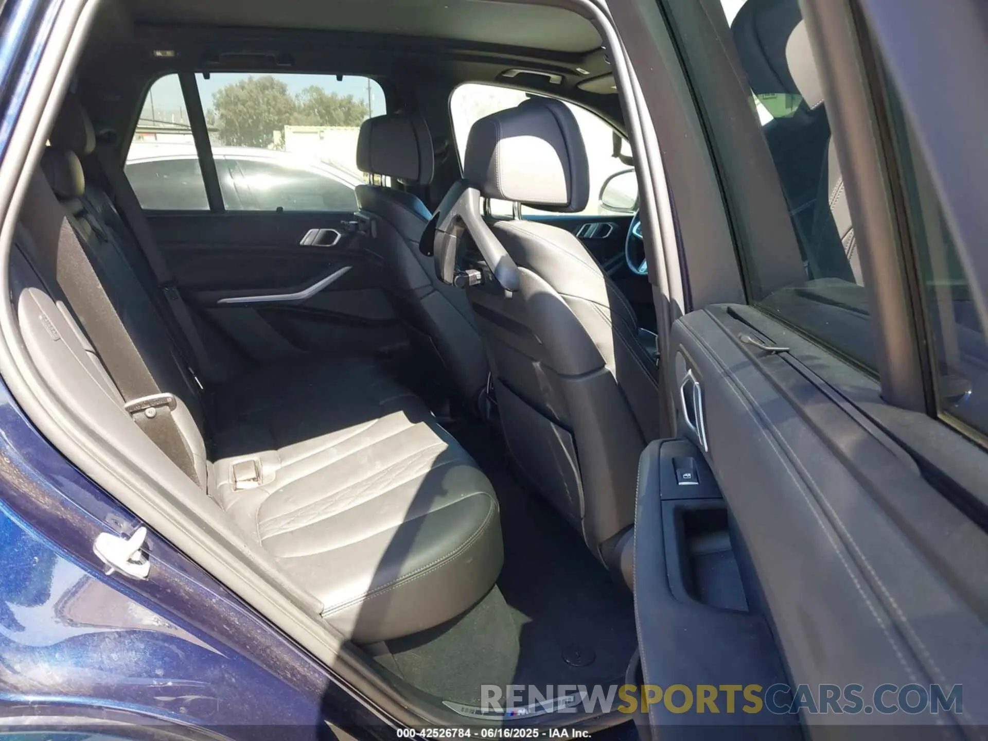 8 fotografías del automóvil dañado 5UXJU4C03N9J96903 BMW X5 2022
