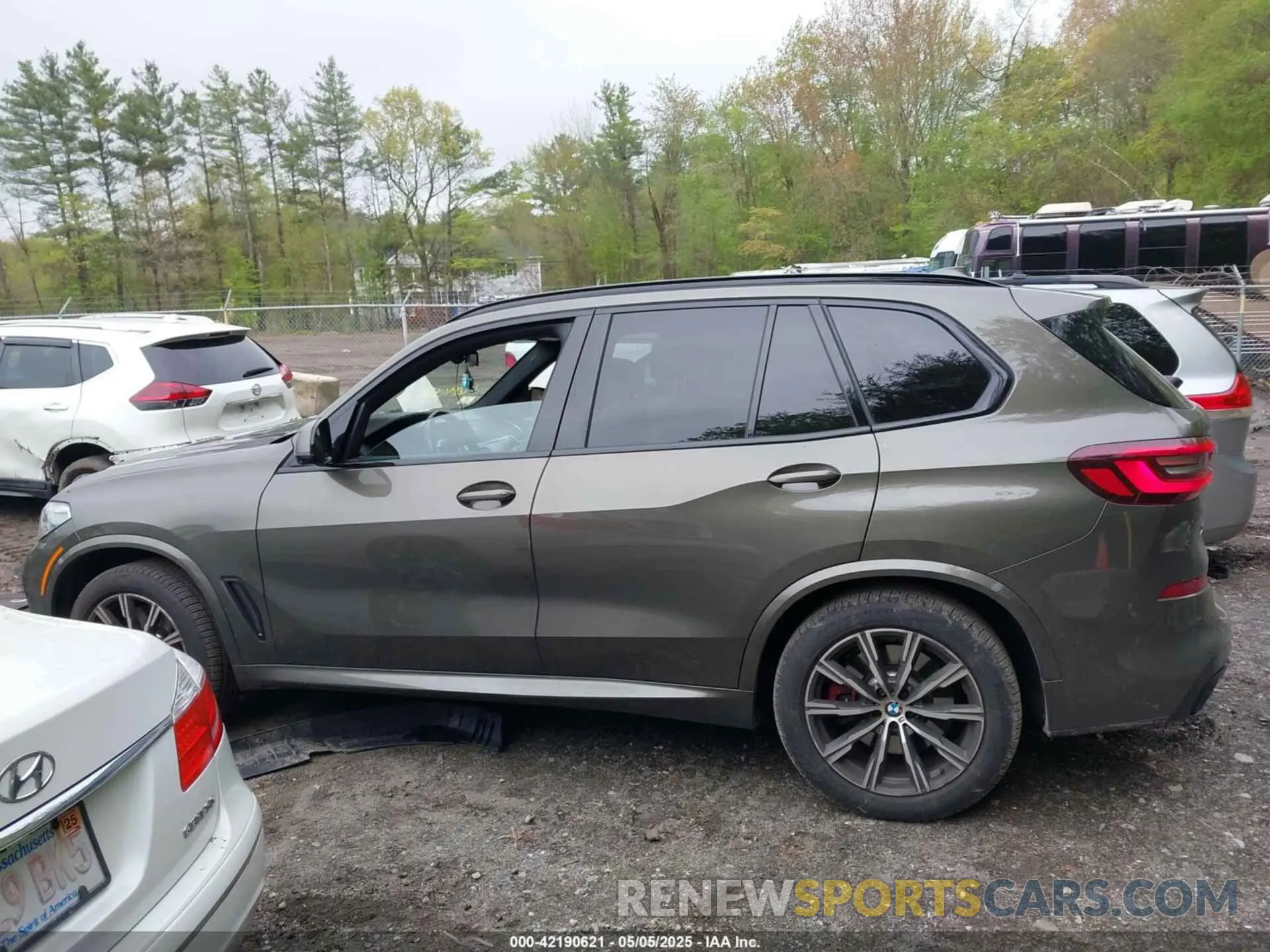 14 fotografías del automóvil dañado 5UXJU4C06N9M02604 BMW X5 2022