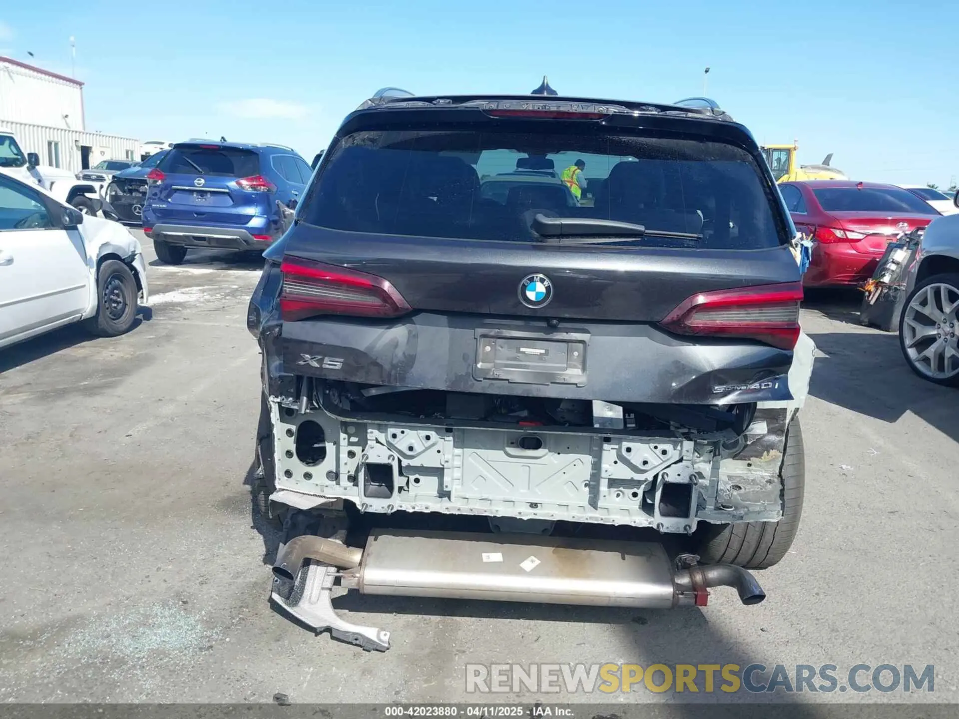17 fotografías del automóvil dañado 5UXCR4C06P9P49752 BMW X5 2023