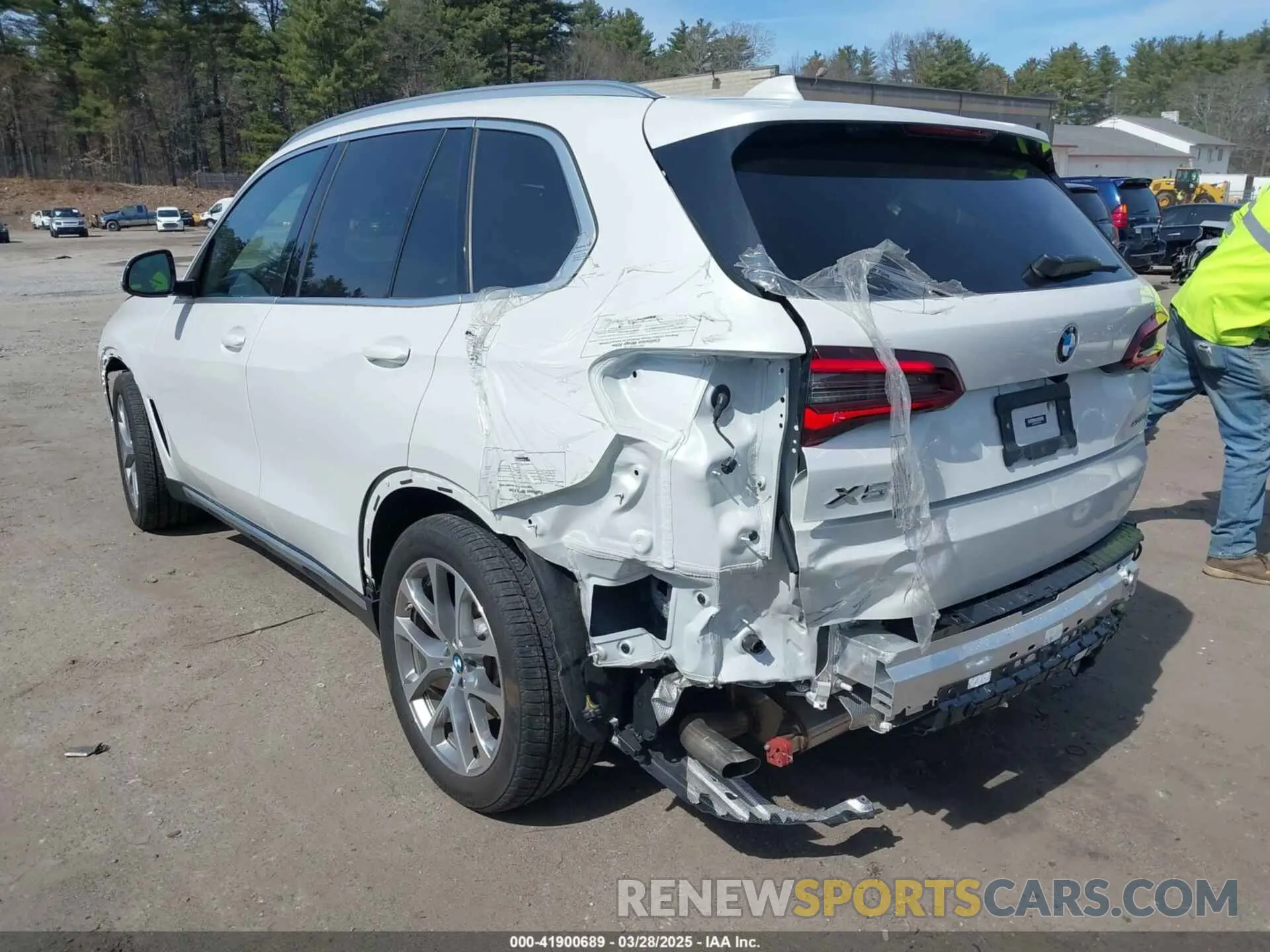 3 fotografías del automóvil dañado 5UXCR6C01P9P16931 BMW X5 2023