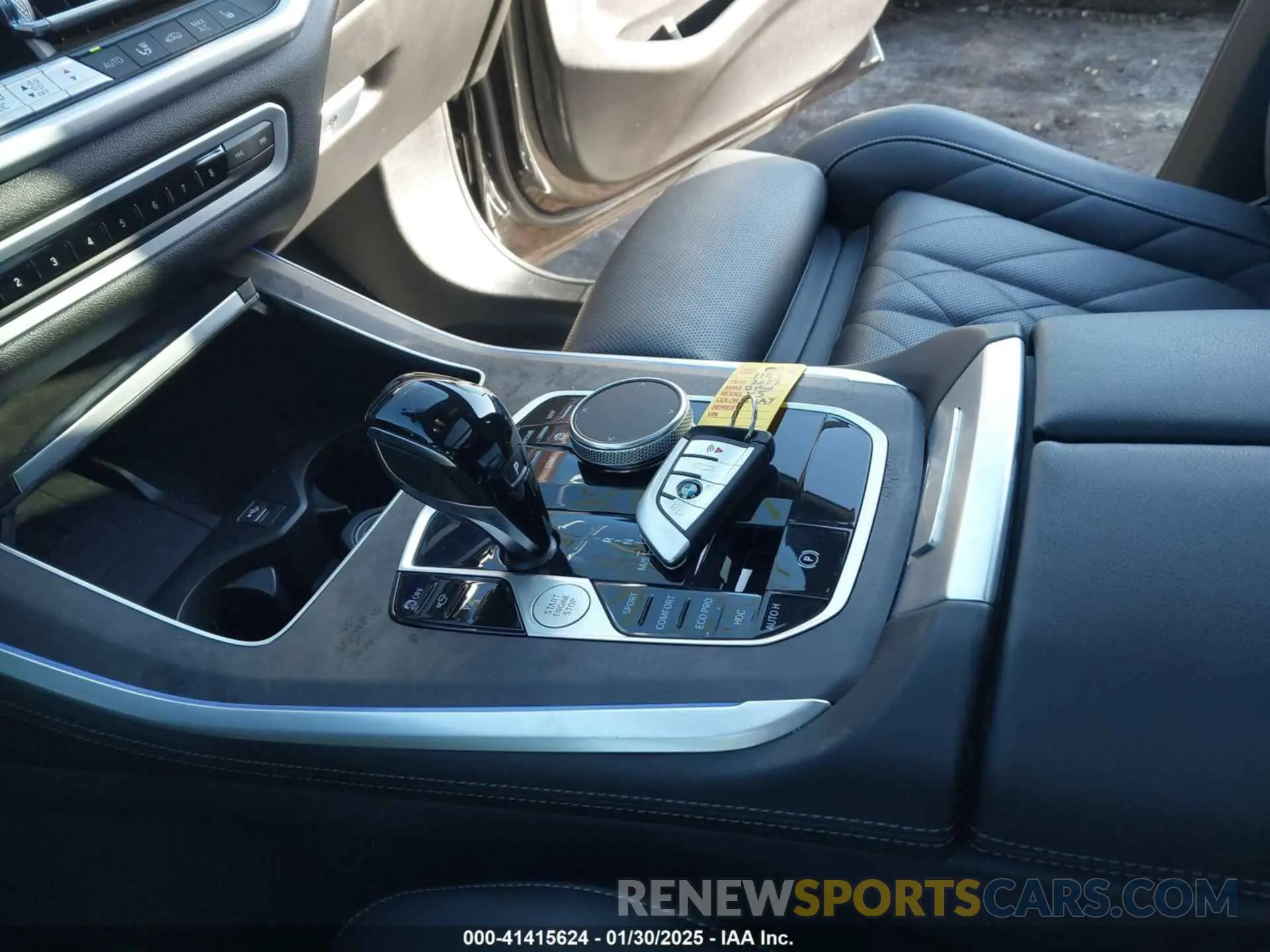 11 fotografías del automóvil dañado 5UXCR6C01P9P96005 BMW X5 2023
