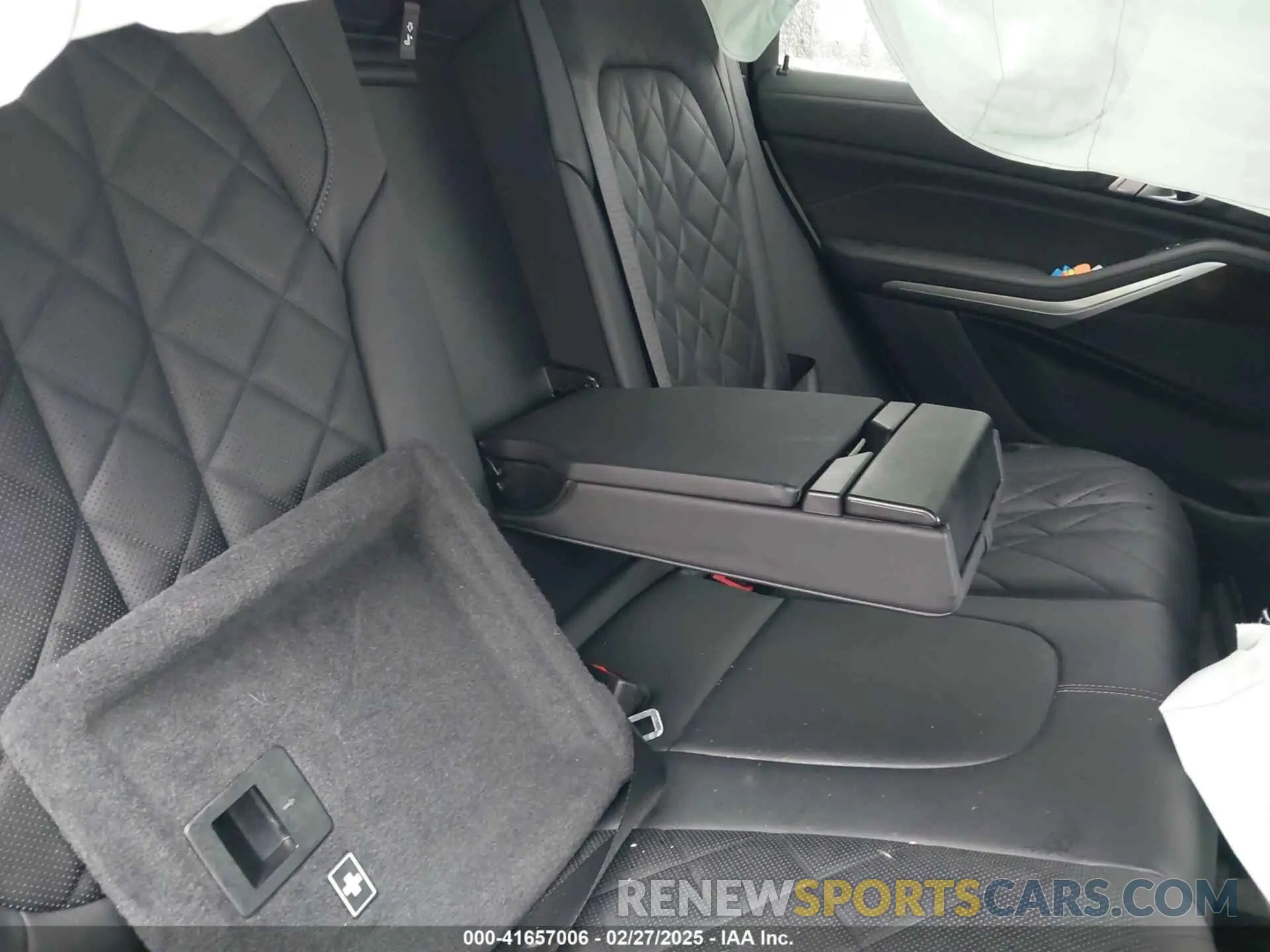 8 fotografías del automóvil dañado 5UXCR6C08P9P06767 BMW X5 2023