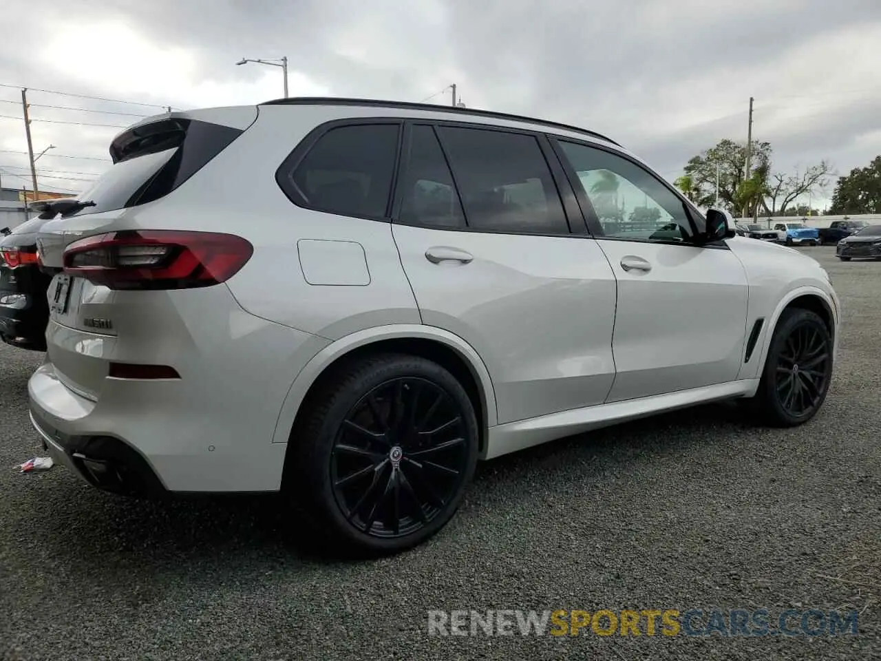 3 fotografías del automóvil dañado 5UXJU4C03P9P60861 BMW X5 2023