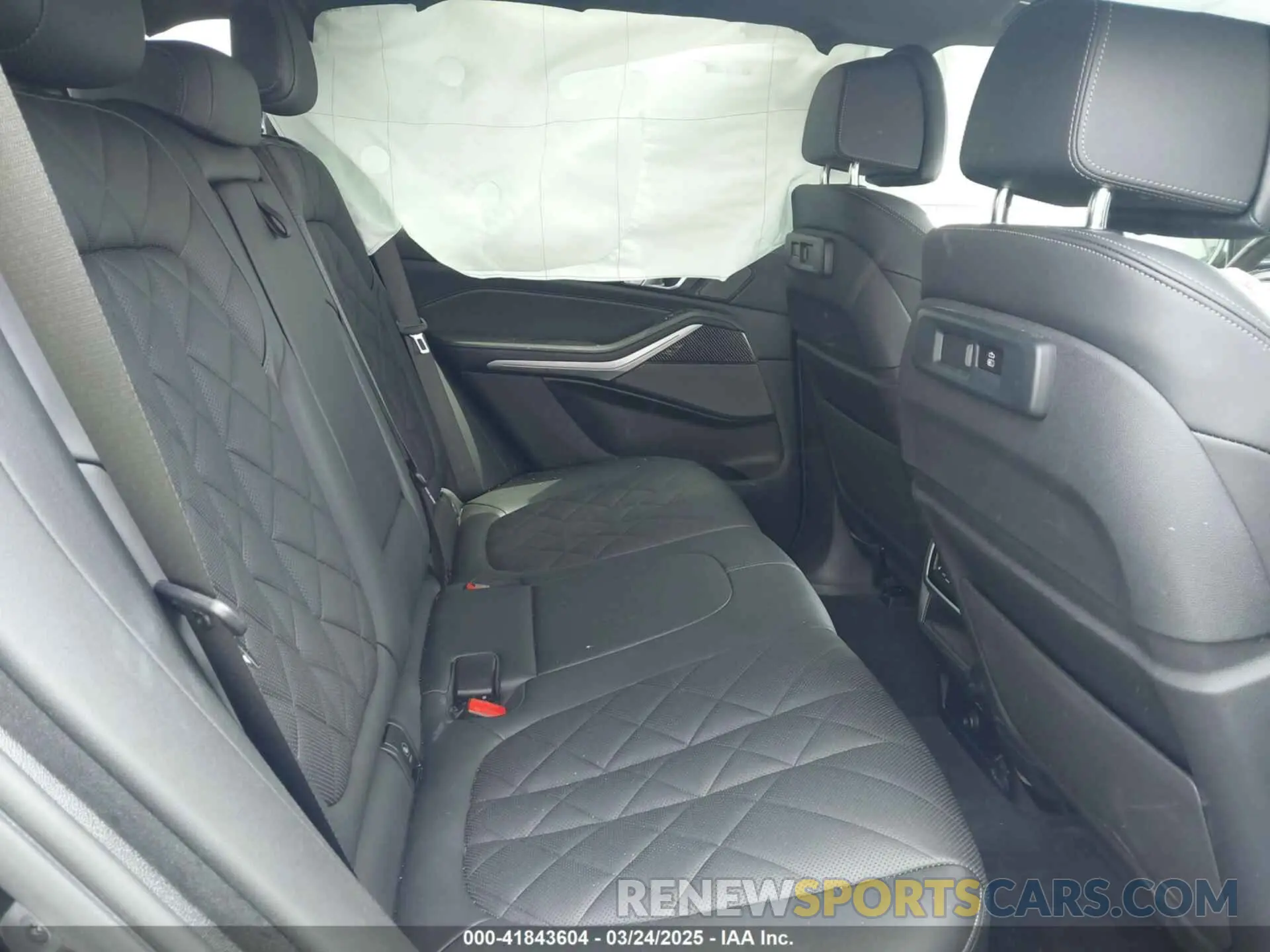 8 fotografías del automóvil dañado 5UXJU4C07P9S01720 BMW X5 2023