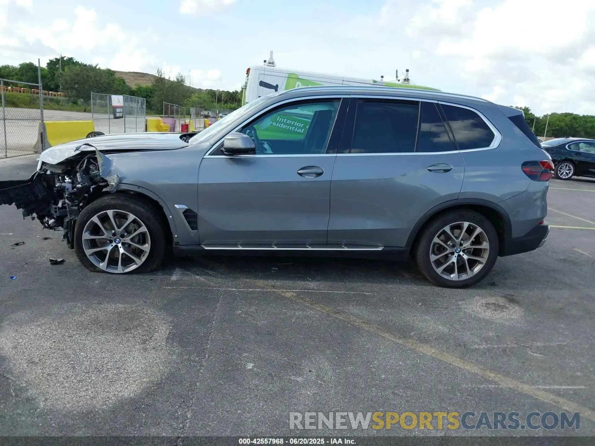 14 fotografías del automóvil dañado 5UX13EU00R9U32100 BMW X5 2024