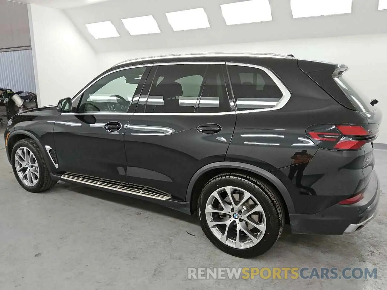 2 fotografías del automóvil dañado 5UX13EU02R9T46173 BMW X5 2024